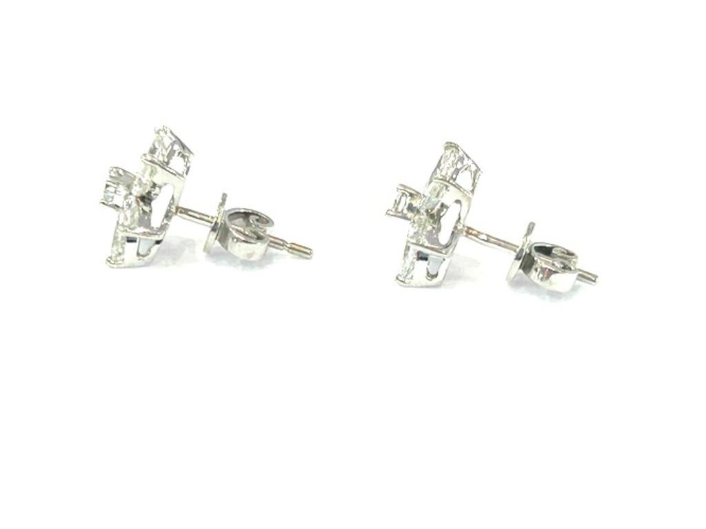 Orecchini con diamante a 6 petali in oro bianco 18K 1,44 carati In condizioni buone in vendita a Beverly Hills, CA