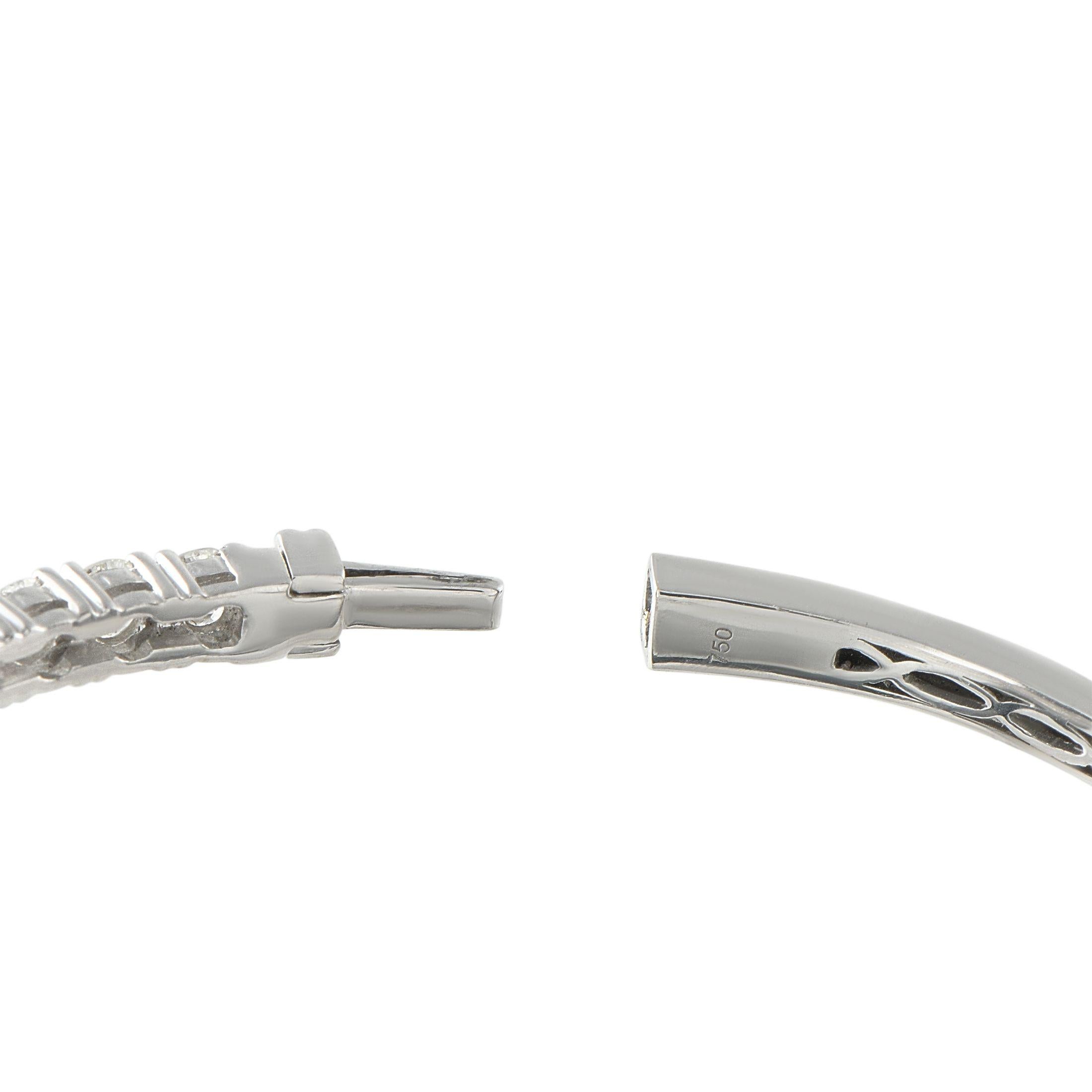 Taglio misto Bracciale Bangle in oro bianco 18K con diamanti da 6,06 carati in vendita