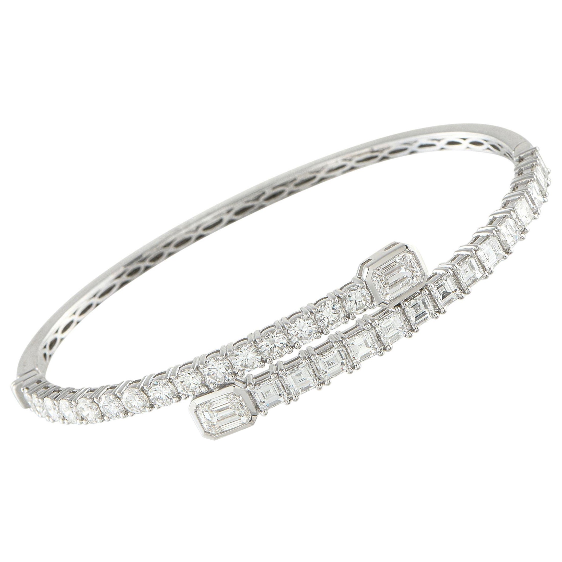 Bracciale Bangle in oro bianco 18K con diamanti da 6,06 carati