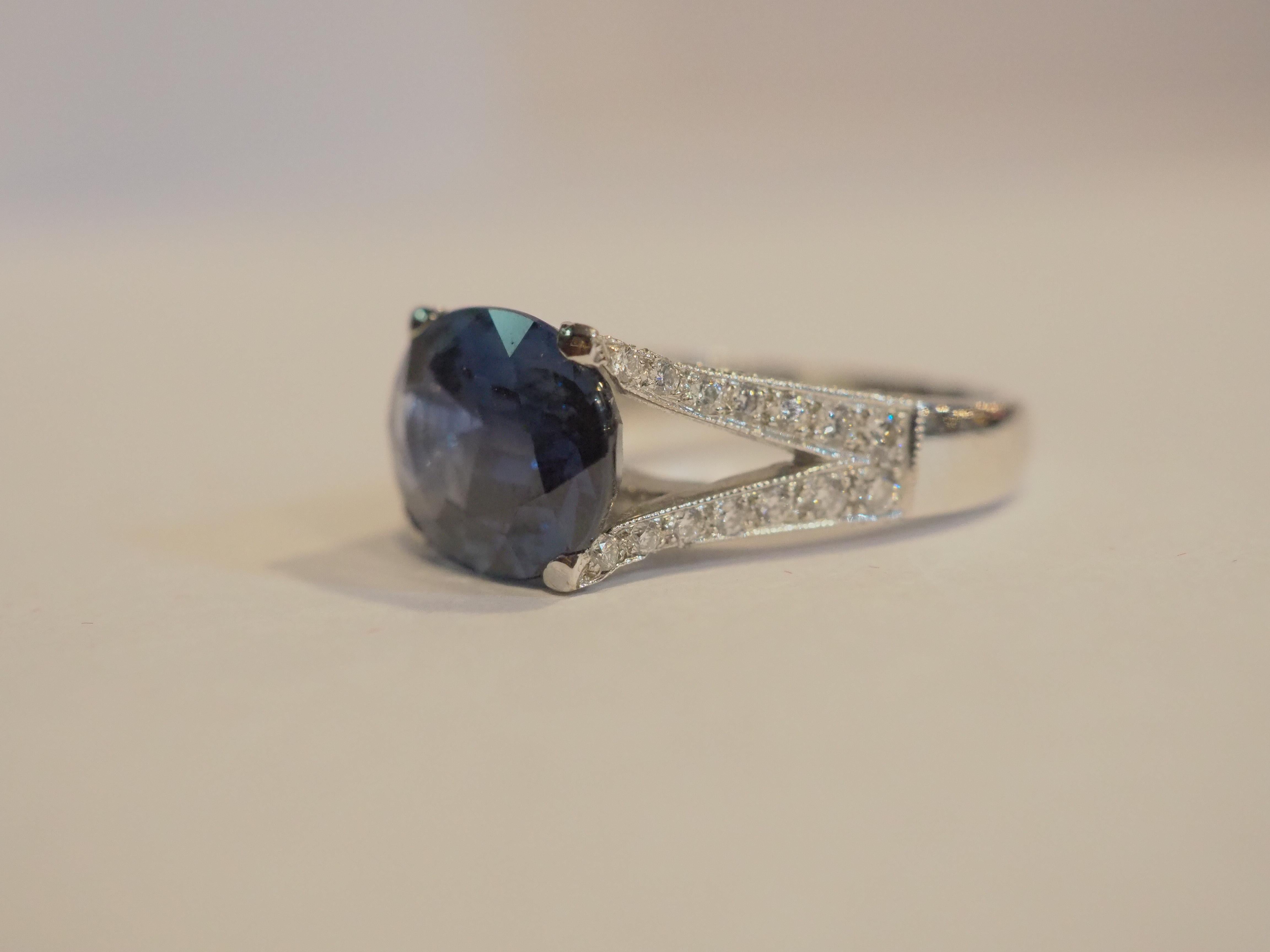 Oval Cut 18k White Gold 6.07ct Blue Sapphire & 0.90ct Diamond Cocktail Ring For Sale