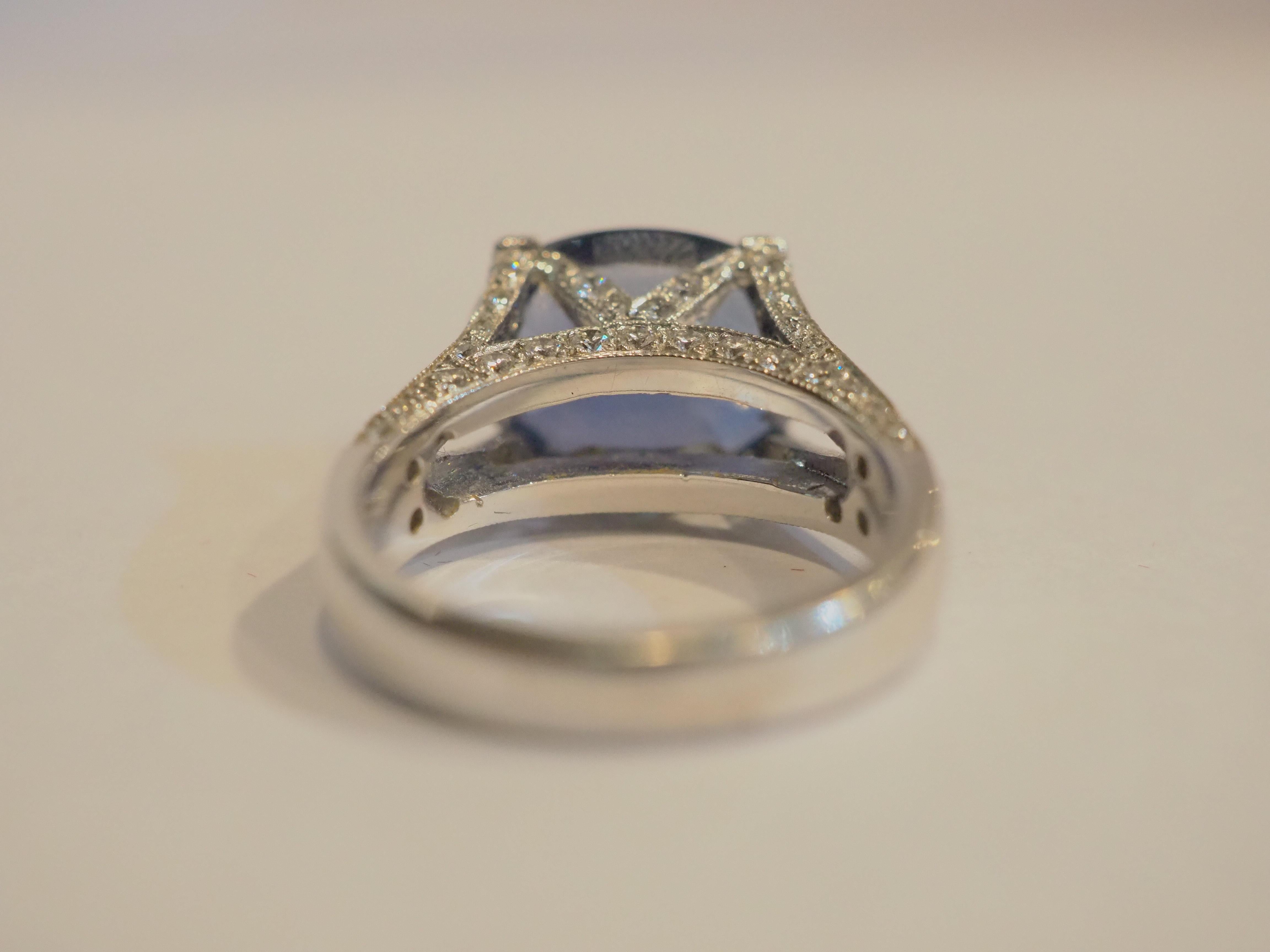 18k White Gold 6.07ct Blue Sapphire & 0.90ct Diamond Cocktail Ring In Excellent Condition For Sale In เกาะสมุย, TH