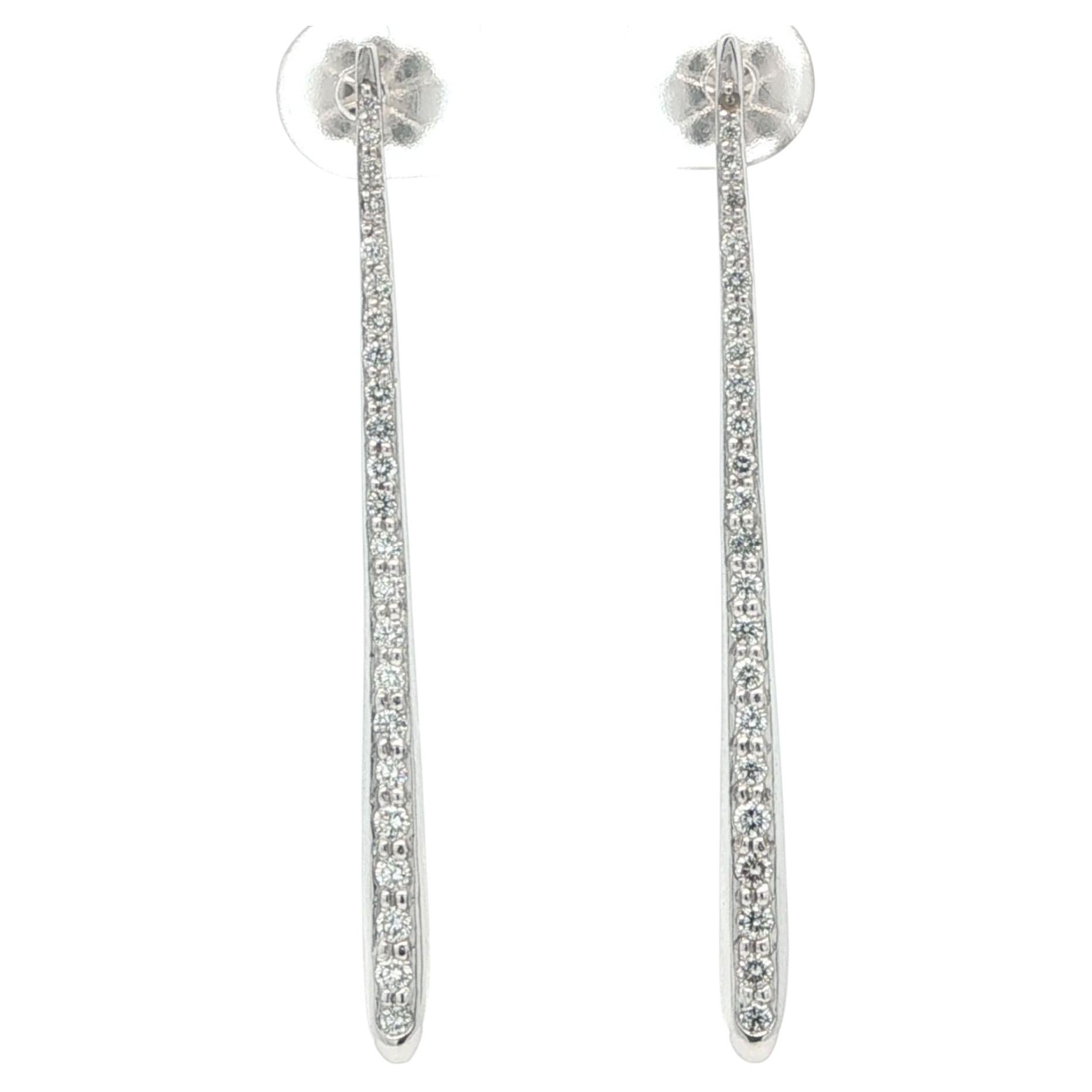 Boucles d'oreilles modernes en or blanc 18 carats, avec attache poteau, avec ligne de diamants de 0,60ctw.