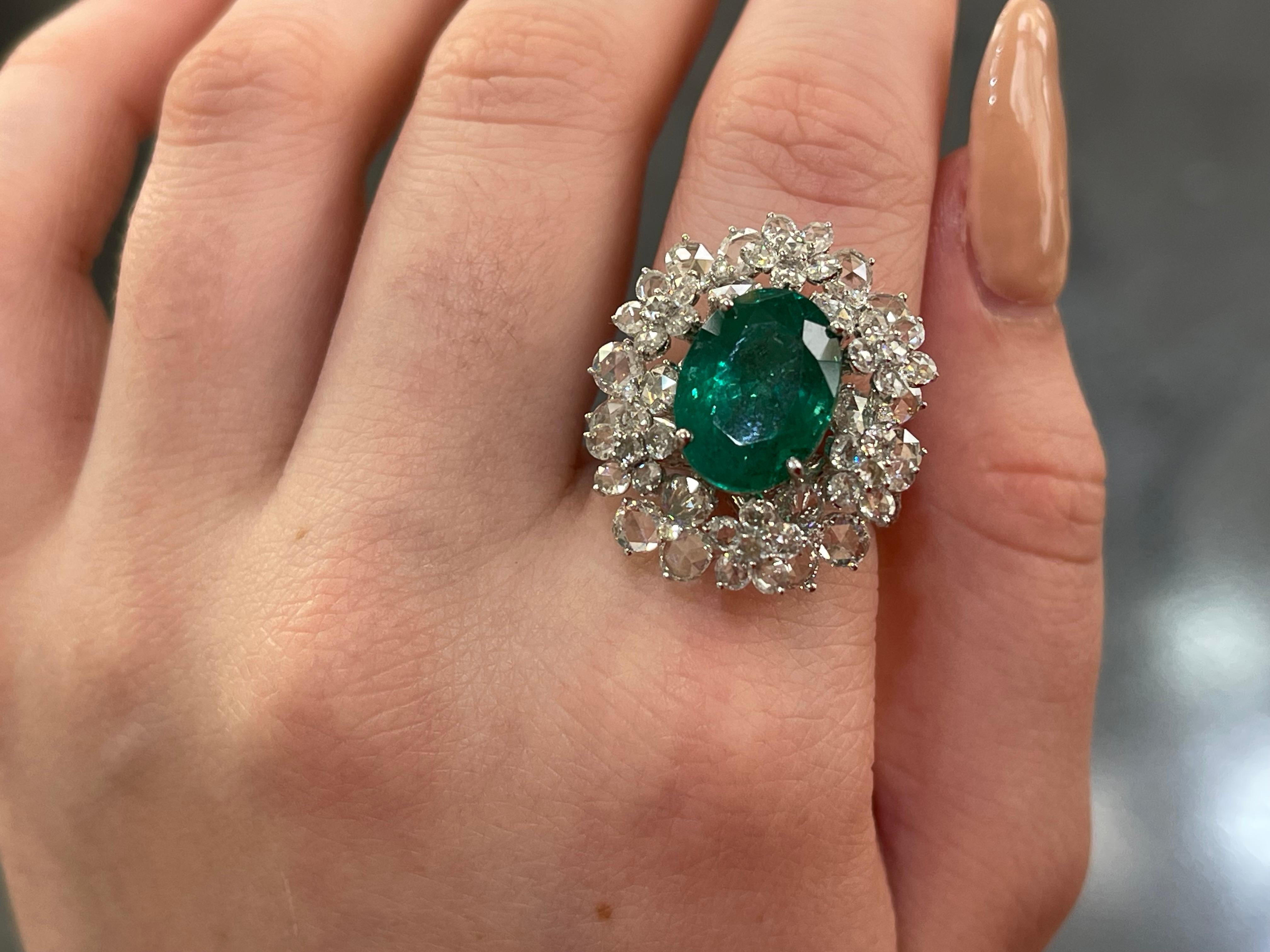 De las mujeres Anillo de oro blanco de 18 quilates de 6,58 quilates de esmeralda ovalada talla brillante y 3,42 quilates de diamantes en venta