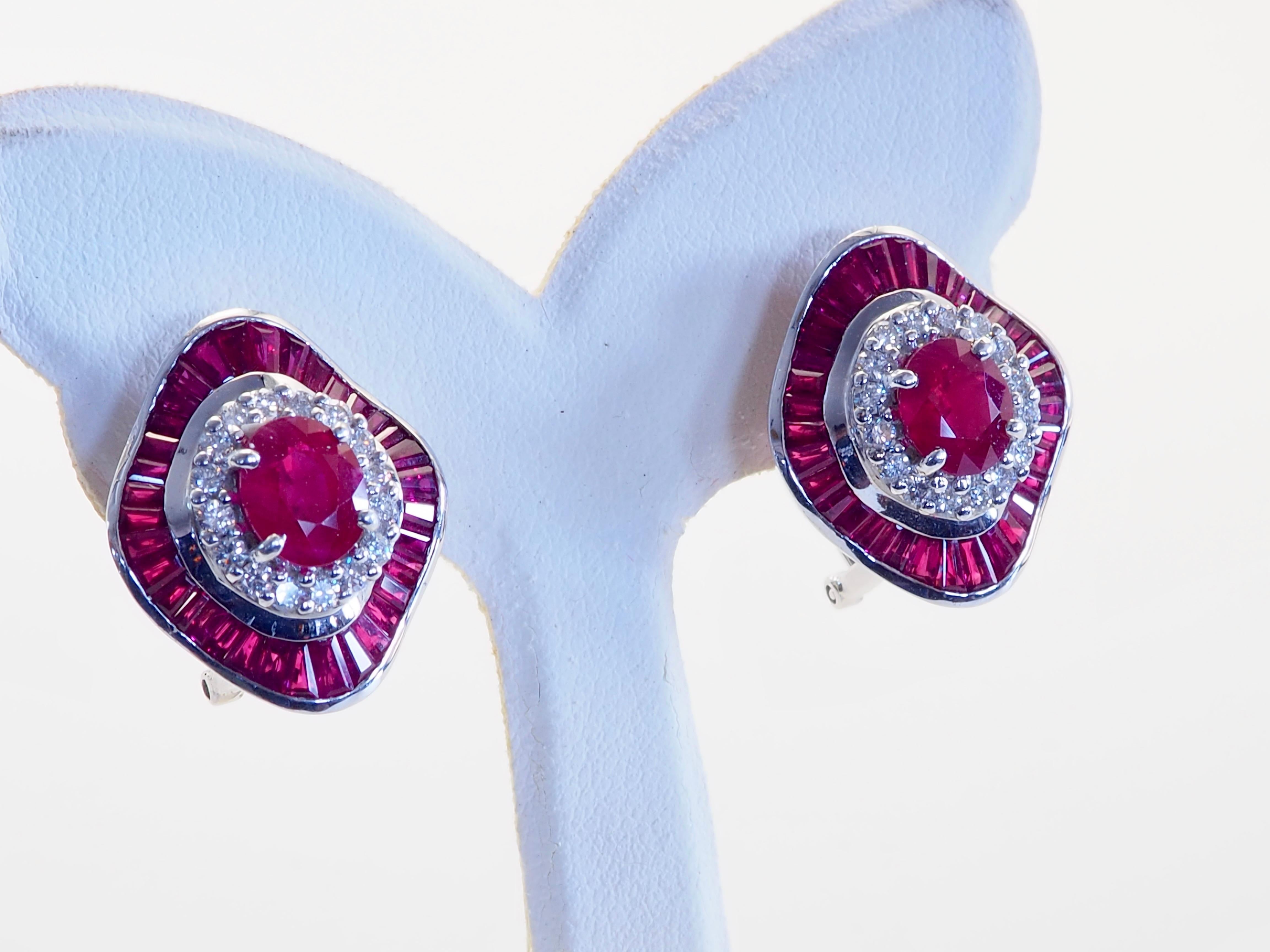 Pendientes de oro blanco de 18 quilates con rubí de 6,59 ct y diamantes de 0,60 ct en Nuevo estado para la venta en เกาะสมุย, TH