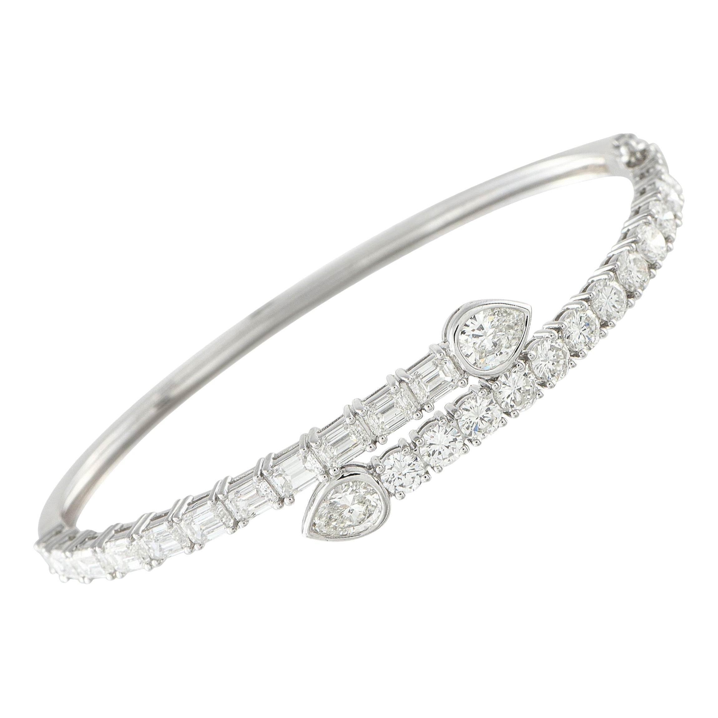 Bracciale Bangle in oro bianco 18 carati con diamanti da 6,75 carati