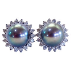 Pendientes de oro blanco de 18 quilates con perla de Tahití de 6,8 mm y diamantes de 0,33 ct, talla sol