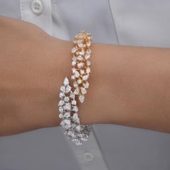 Bracciale con dichiarazione in oro bianco 18K 6,94 carati con diamanti bicolore taglio a pera