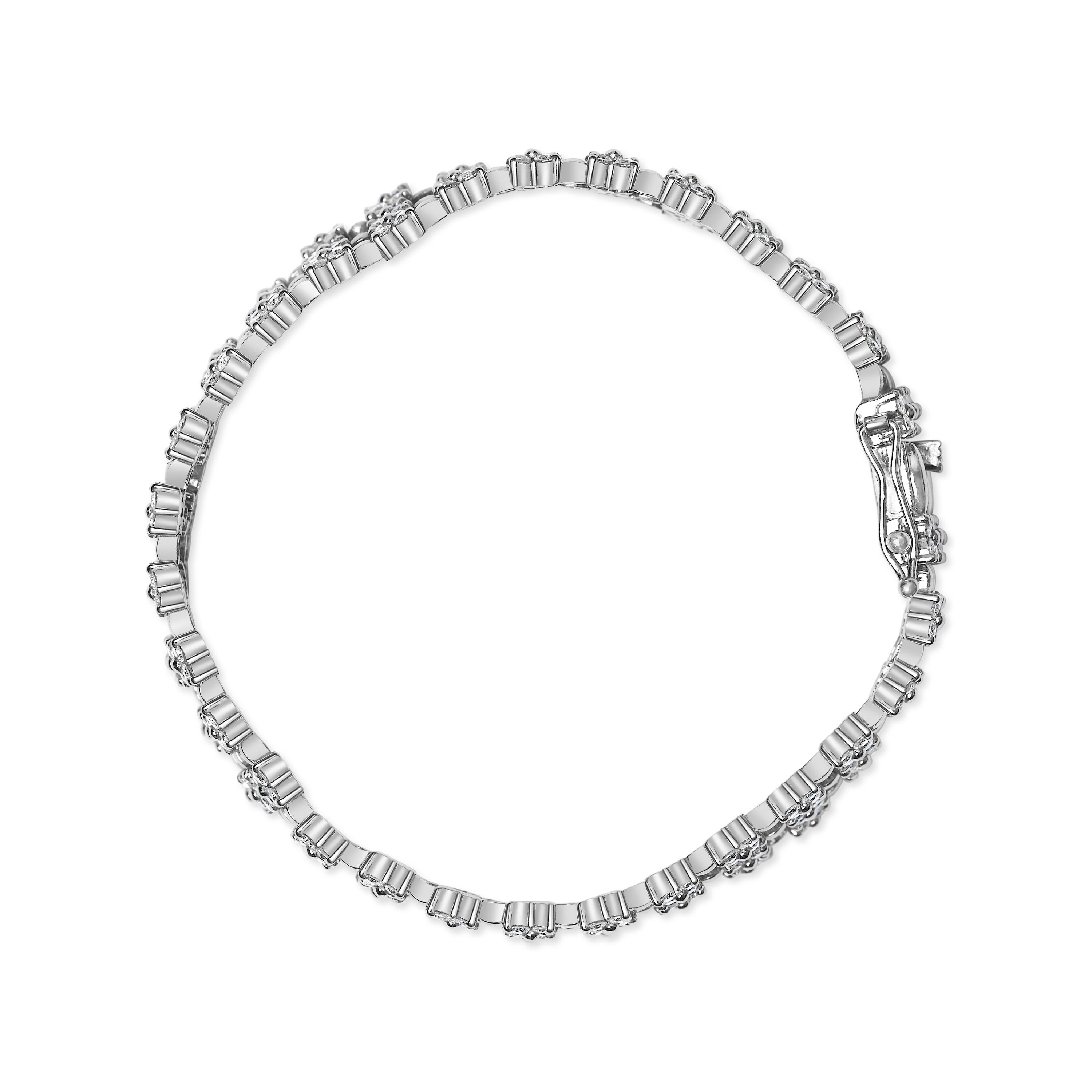 Moderne Bracelet à maillons floraux en or blanc 18K, 7 1/2 Cttw Diamond 3 Row en vente