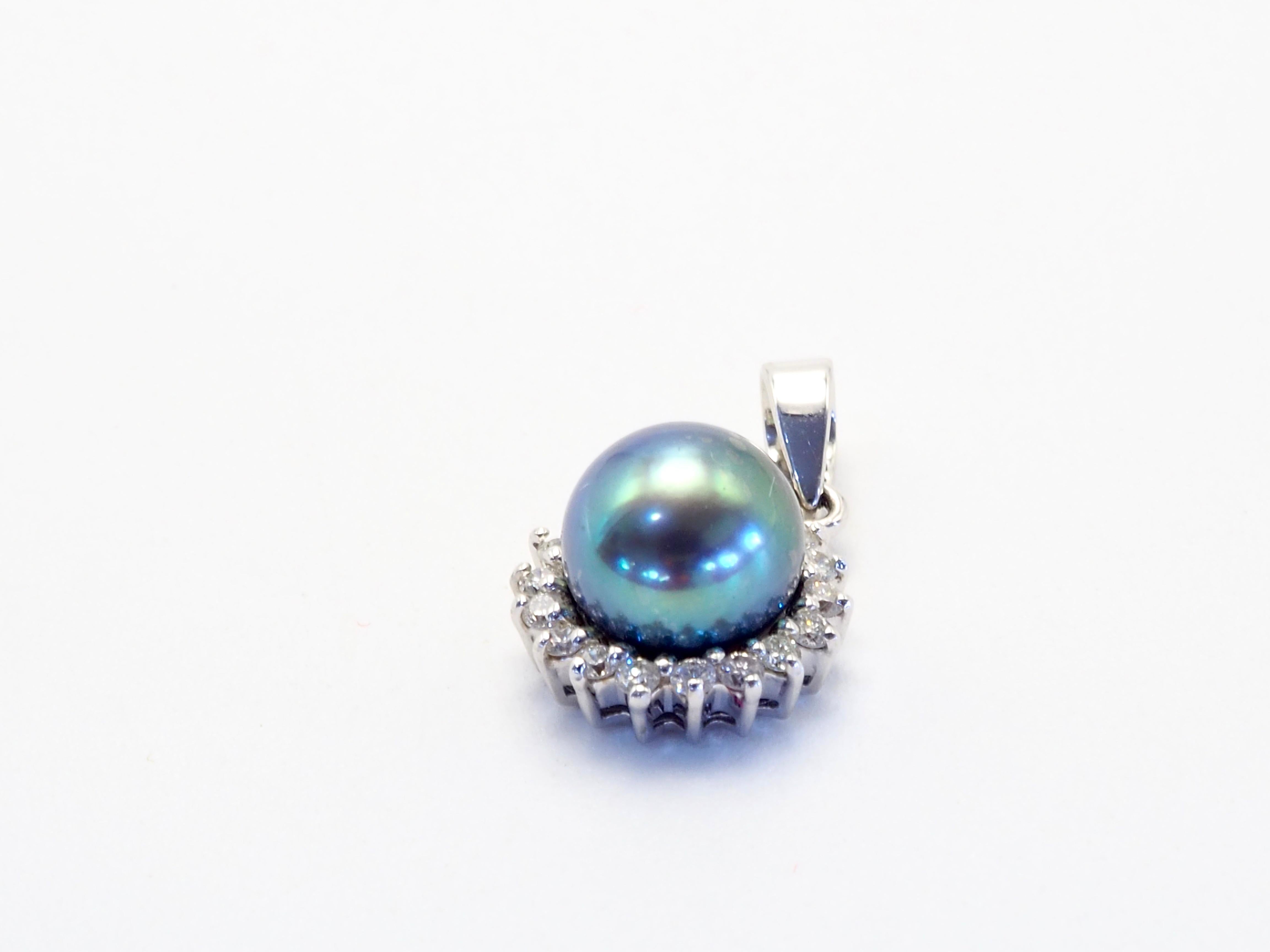 18K White Gold 7 mm Greenish Black Tahitian Pearl & 0.17 Diamond Pendant In New Condition For Sale In เกาะสมุย, TH