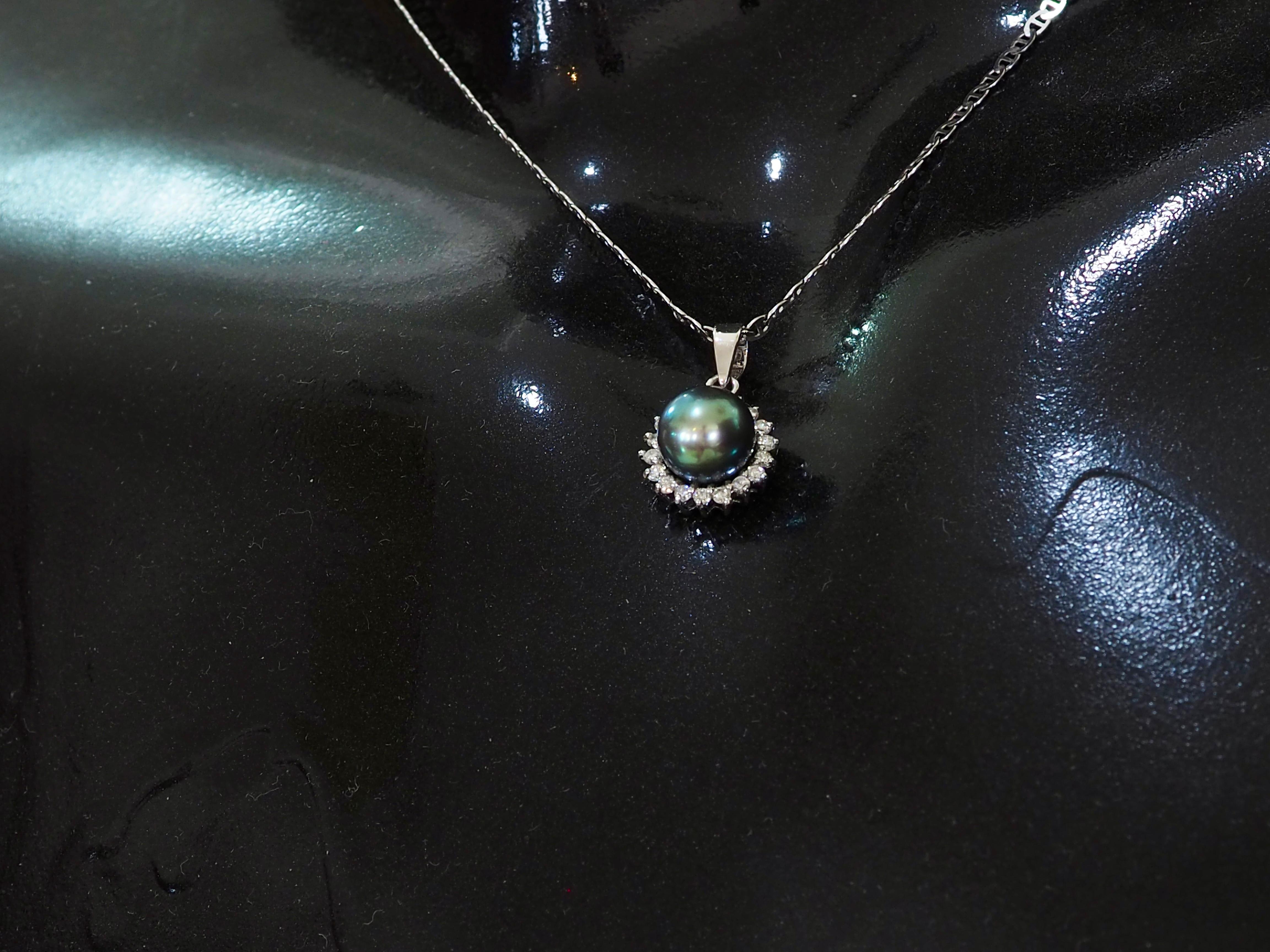18K White Gold 7 mm Greenish Black Tahitian Pearl & 0.17 Diamond Pendant For Sale 3