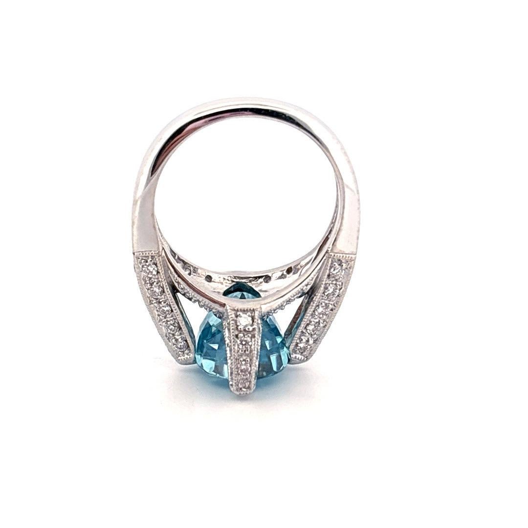 Anillo de oro blanco de 18 quilates con un circón azul de 7,00 quilates y un diamante natural de 1,10 quilates Corte oval en venta