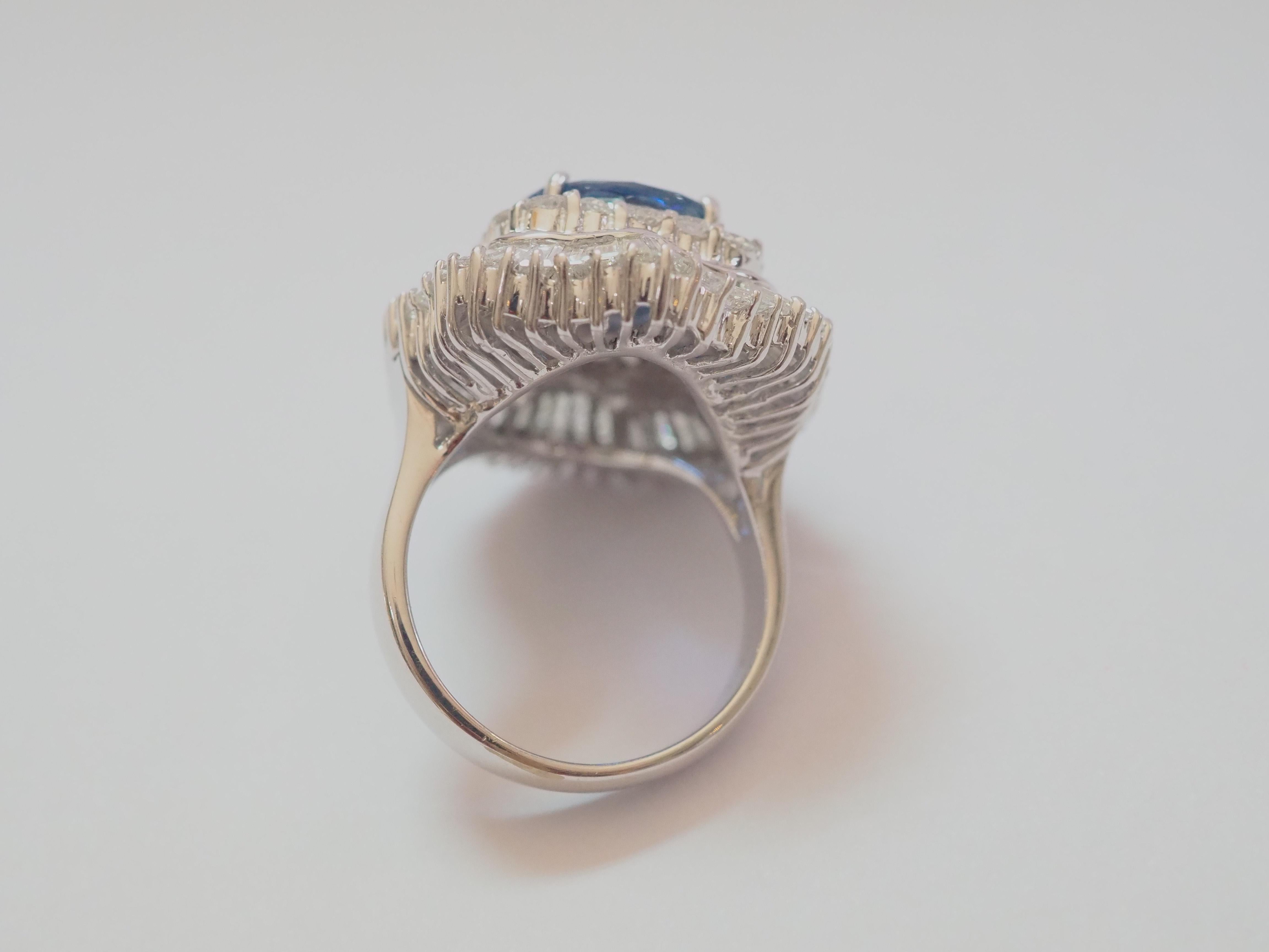 18K White Gold 7.04ct Eye Clean Blue Sapphire & 3.37ct Diamond Ballerina Ring In Excellent Condition For Sale In เกาะสมุย, TH