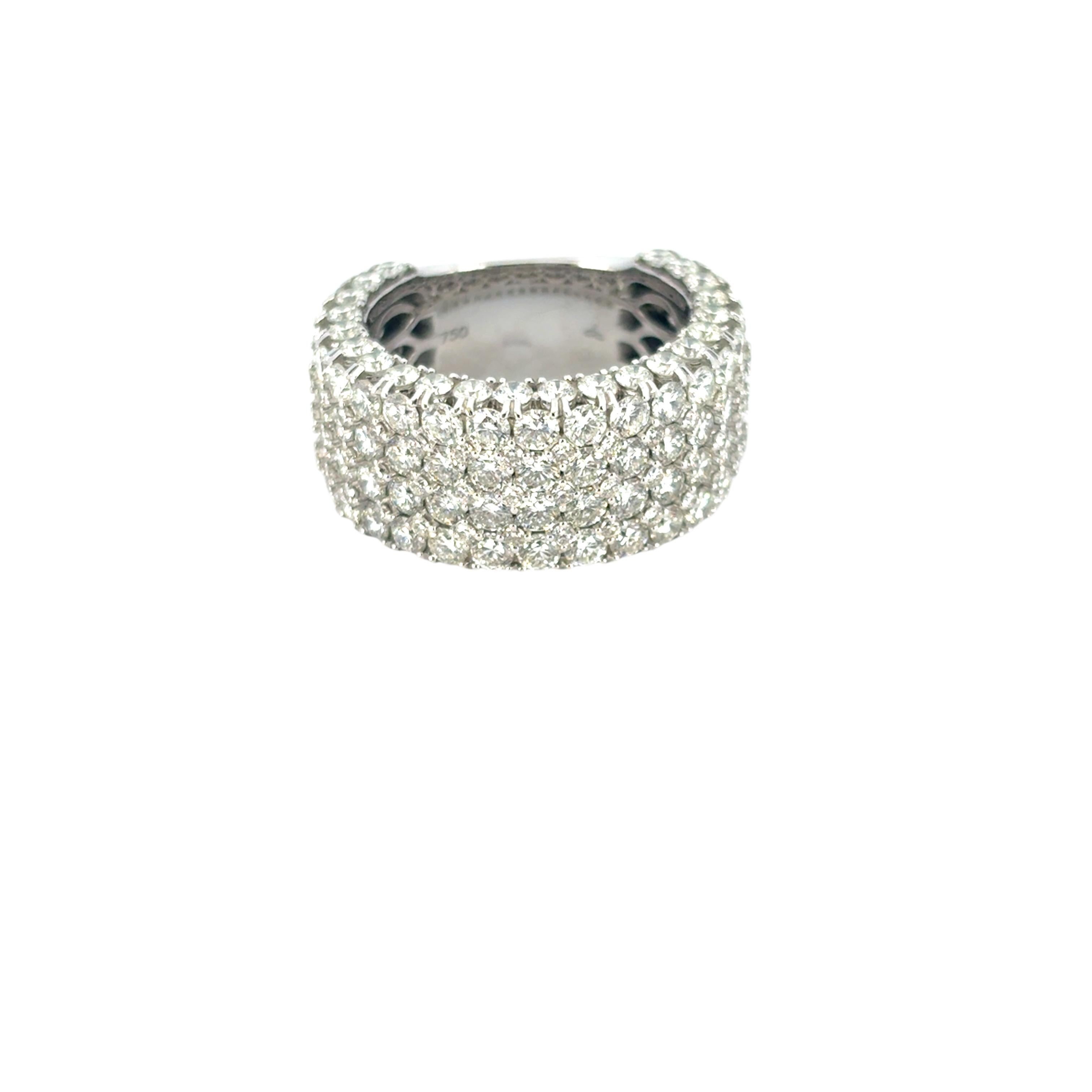 Bague large en or blanc 18 carats avec pavé de diamants naturels ronds brillants de 7,05 carats en vente 6