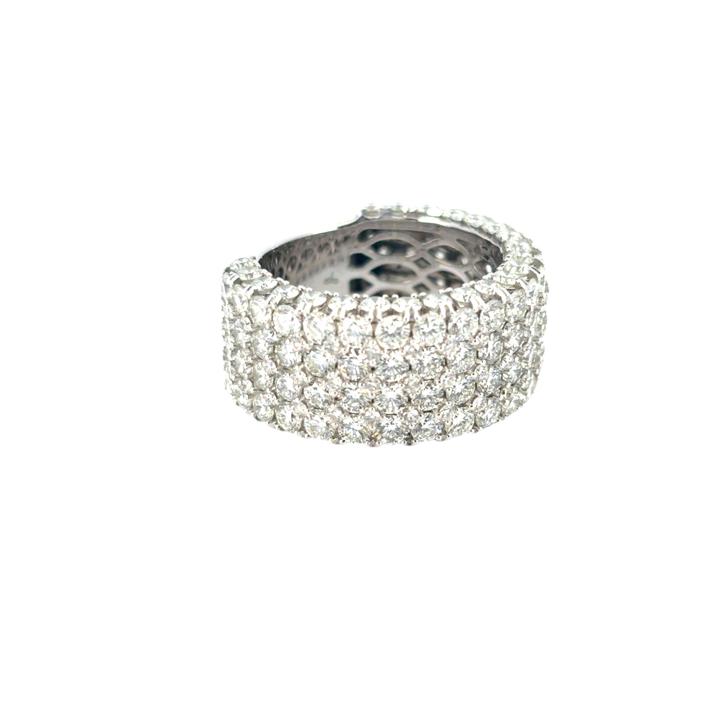 Art déco Bague large en or blanc 18 carats avec pavé de diamants naturels ronds brillants de 7,05 carats en vente