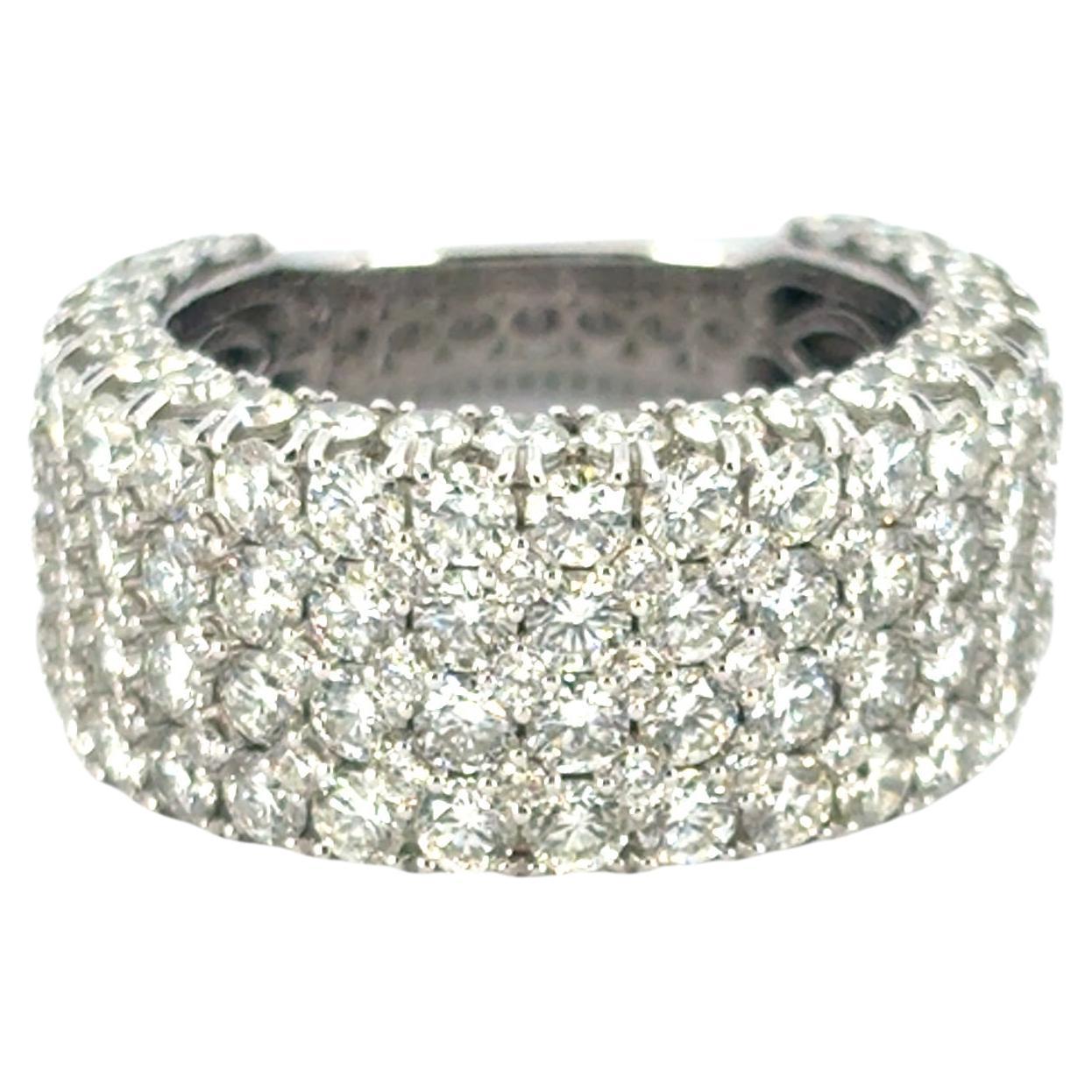 Anello largo in oro bianco 18 carati con diamanti naturali tondi e brillanti da 7,05 ct.
