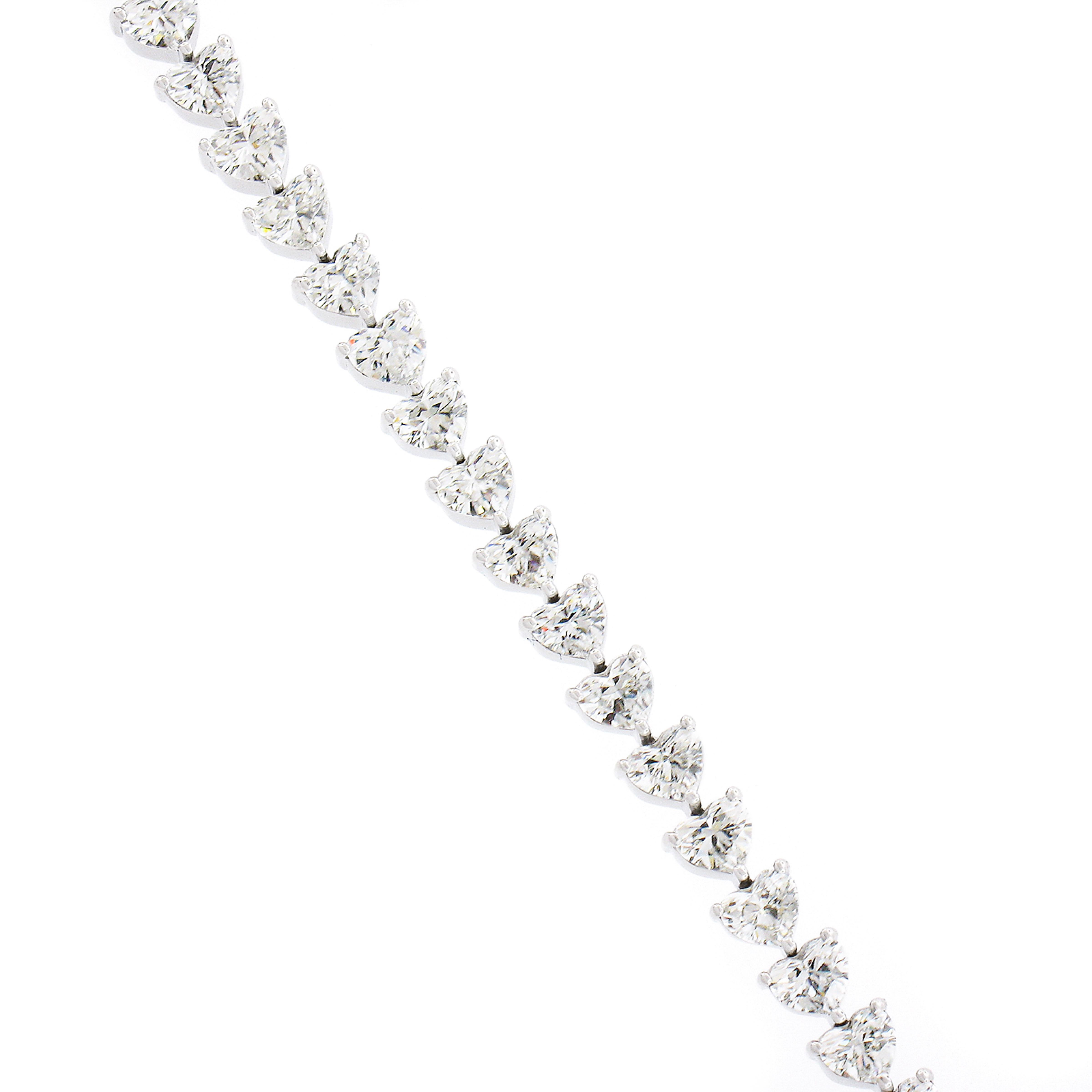 Bracelet tennis en or blanc 18 carats, 7,10 ctw de diamants taille cœur sertis en pointe Excellent état à Montclair, NJ
