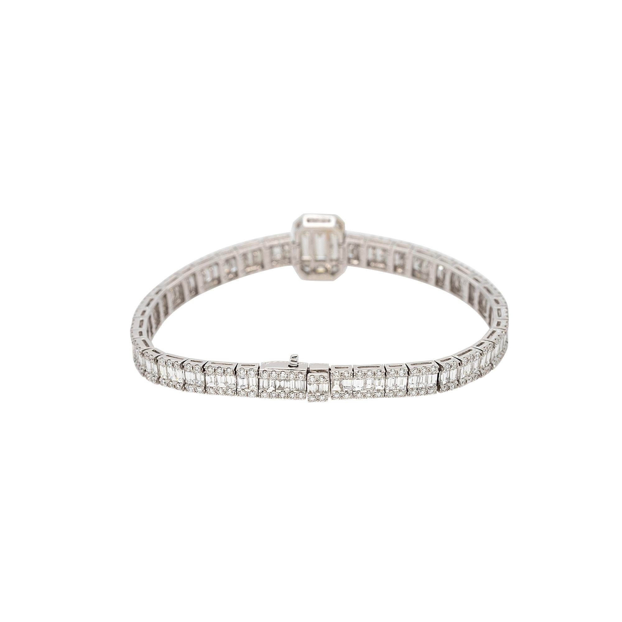 Taille baguette Bracelet en or blanc 18 carats avec diamants naturels taille baguette de 7,15 carats en vente