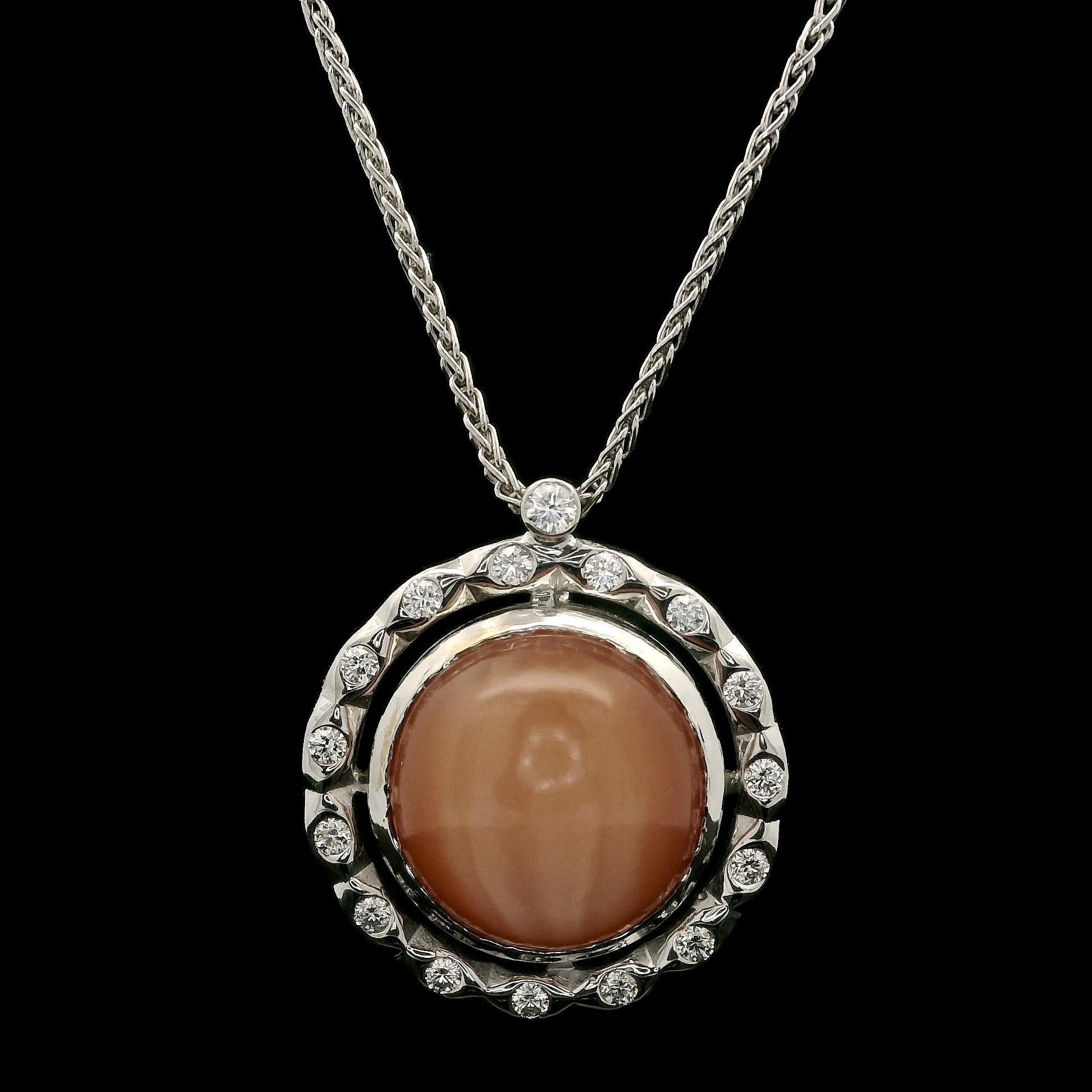 18k White gold 7.29ct Peach Orange Moonstone w/ Diamond Halo Pendant Necklace In Excellent Condition For Sale In Montclair, NJ