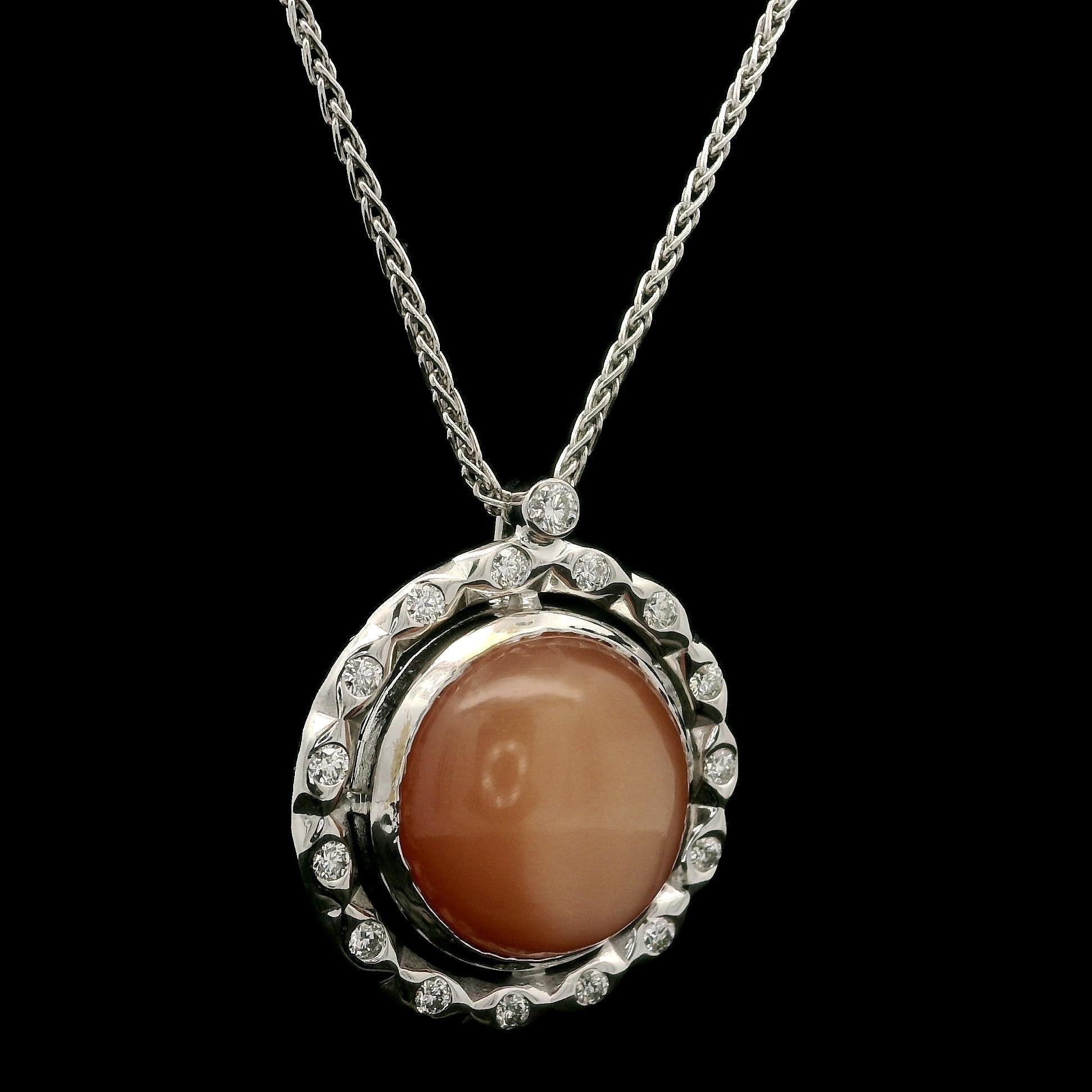 18k White gold 7.29ct Peach Orange Moonstone w/ Diamond Halo Pendant Necklace For Sale 1