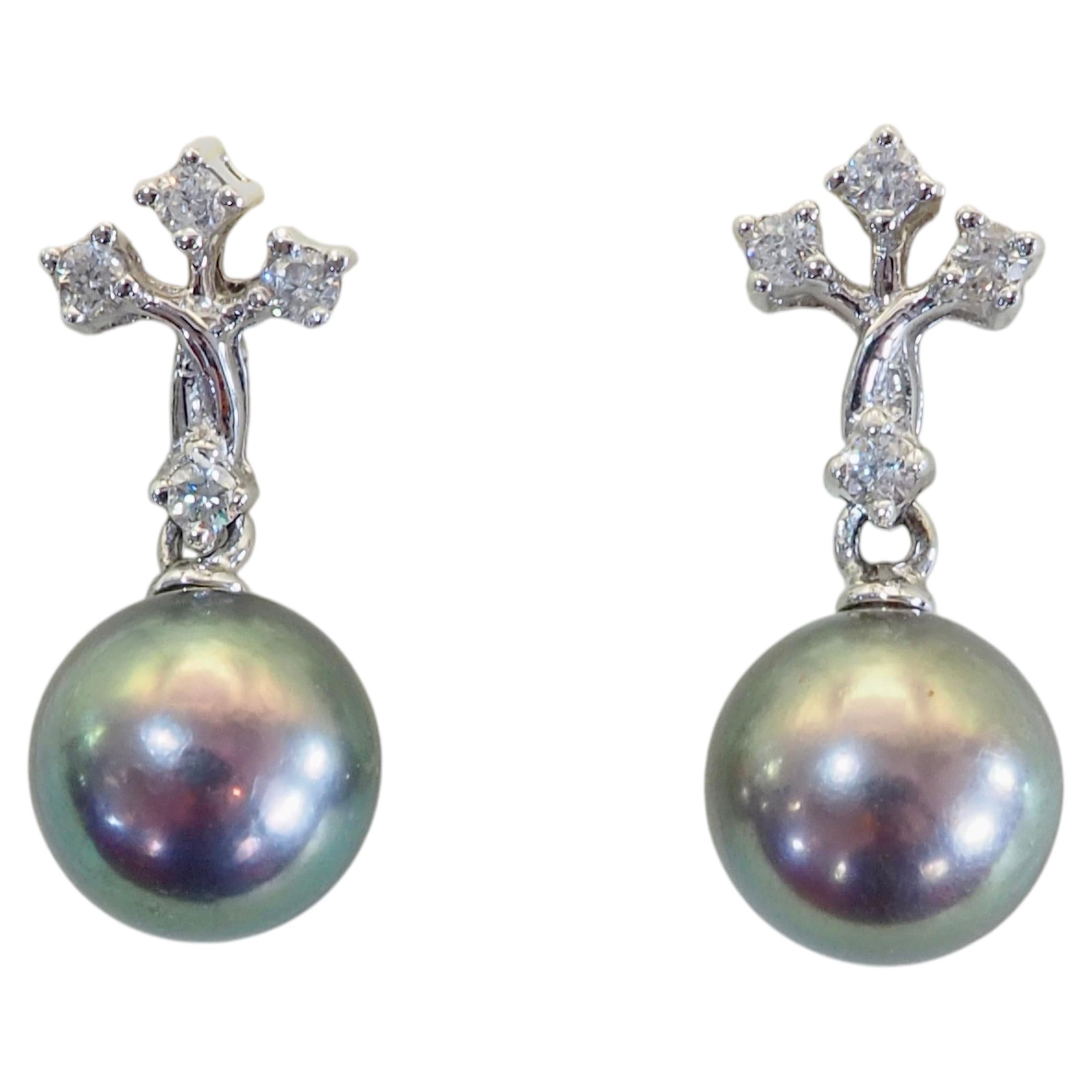 Ohrhänger aus 18-karätigem Weißgold mit einer 7,2 mm großen grünen „Peacock“-Tahiti-Perle und einem 0,13-Karat-Diamanten im Angebot
