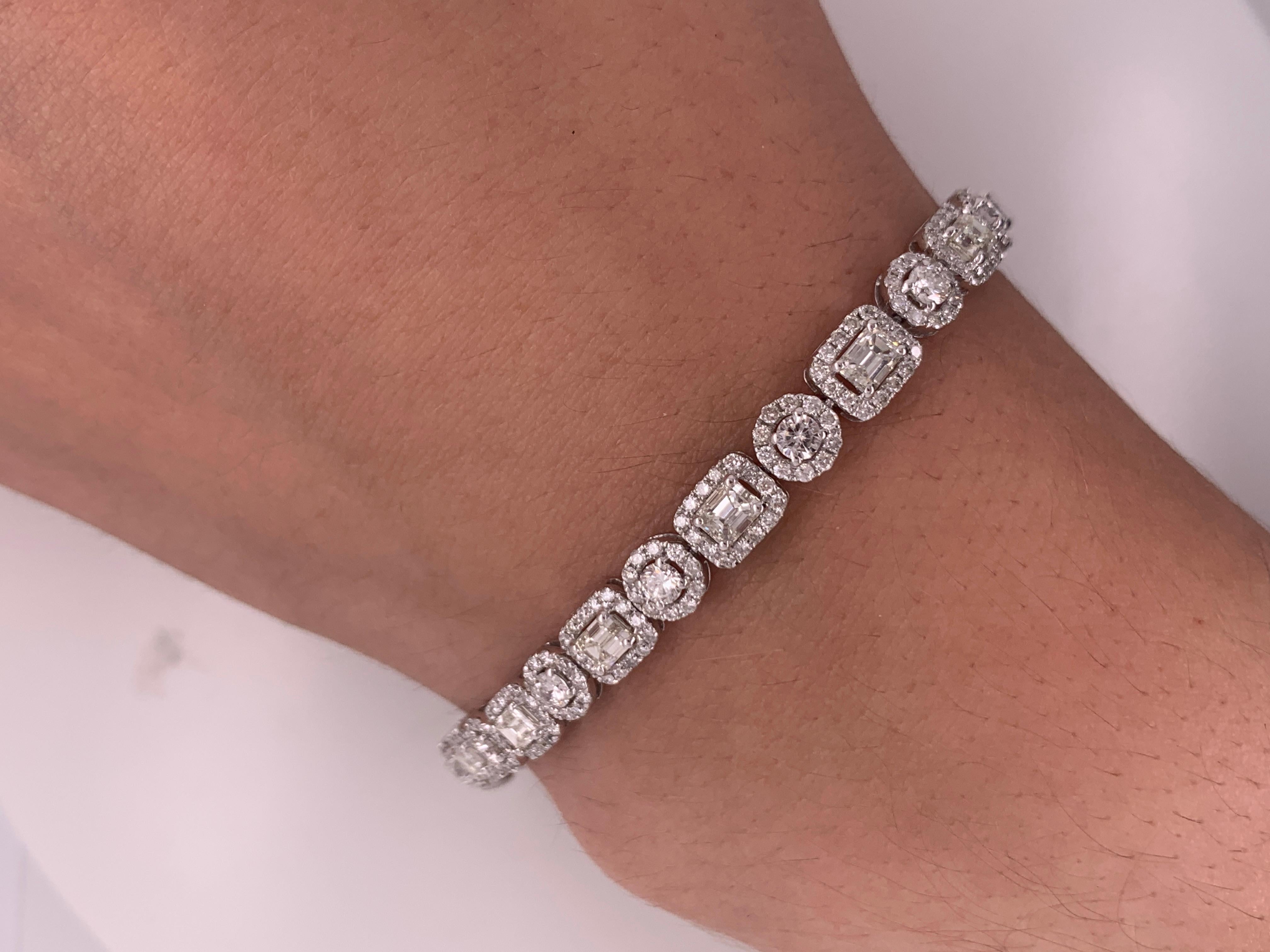 Multiförmiges Diamant-Tennisarmband mit 8,00 Karat Diamanten im Smaragd- und runden Brillantschliff. 
7