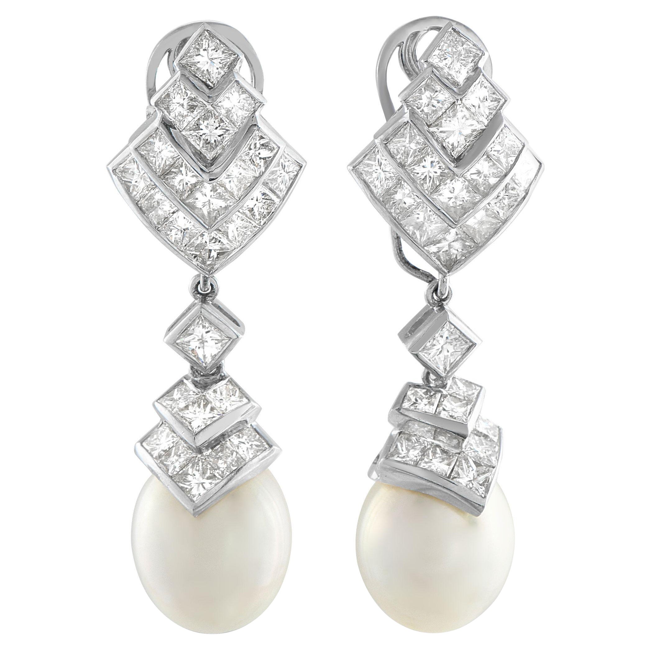 Orecchini con diamanti e perle in oro bianco 18 carati da 8,0 carati