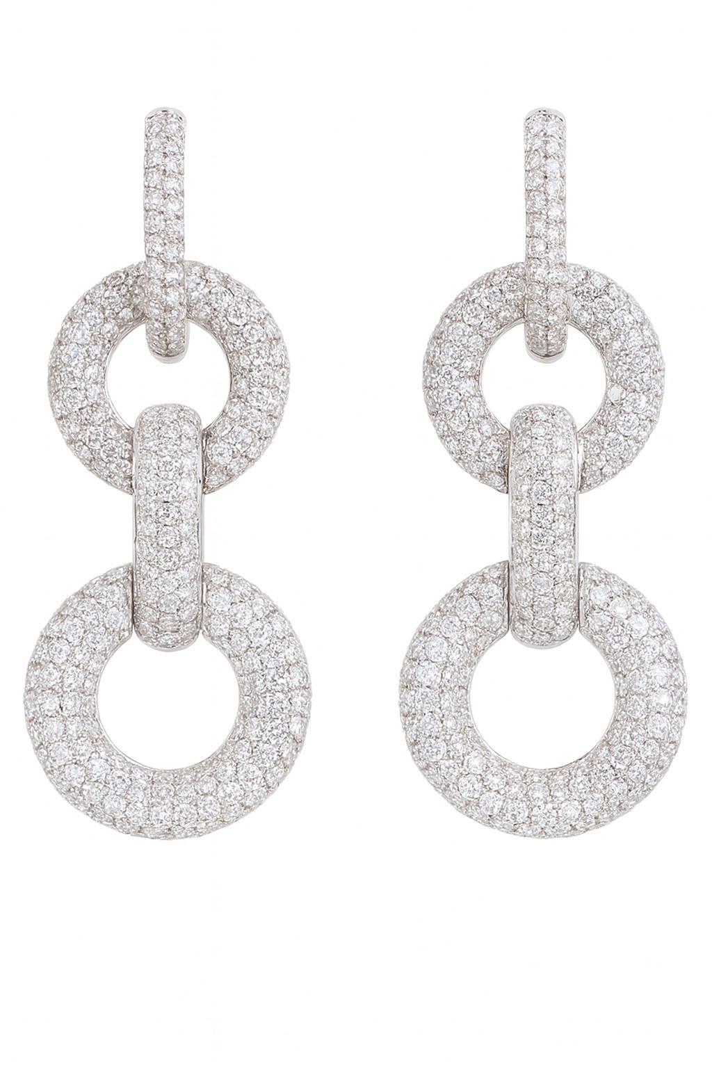18K White Gold 9.00 Carat Round Pave Diamond Circle Chain Link Earrings

Description:
Crafted in luxurious 18K white gold, these bold statement earrings shimmer with 714 round brilliant cut diamonds weighing a total of approximately 9.00 carats. The