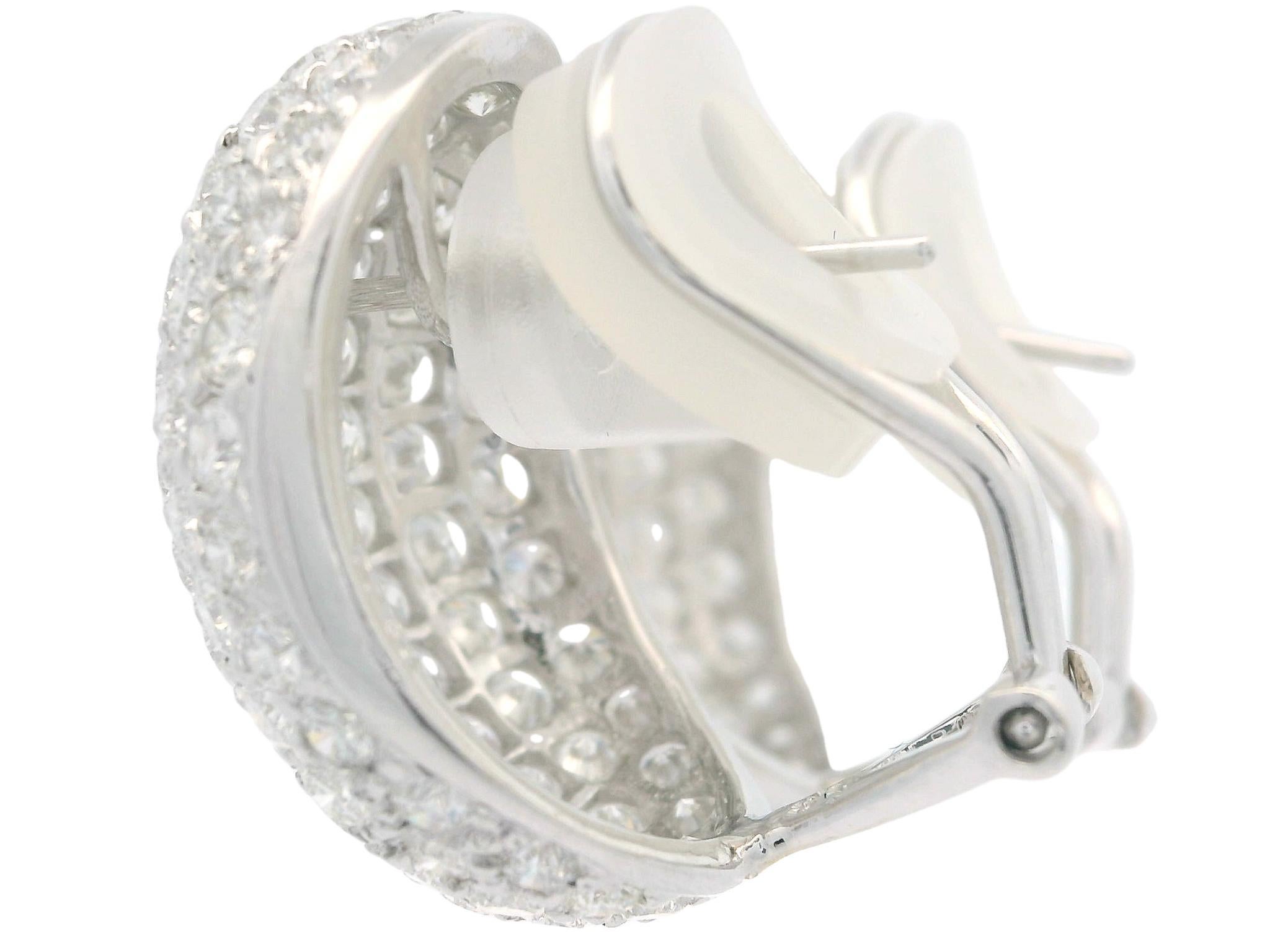 Boucles d'oreilles Omega en or blanc 18k 9.02ctw Pave Set Fiery Diamond Covered Domed Cuff en vente 3