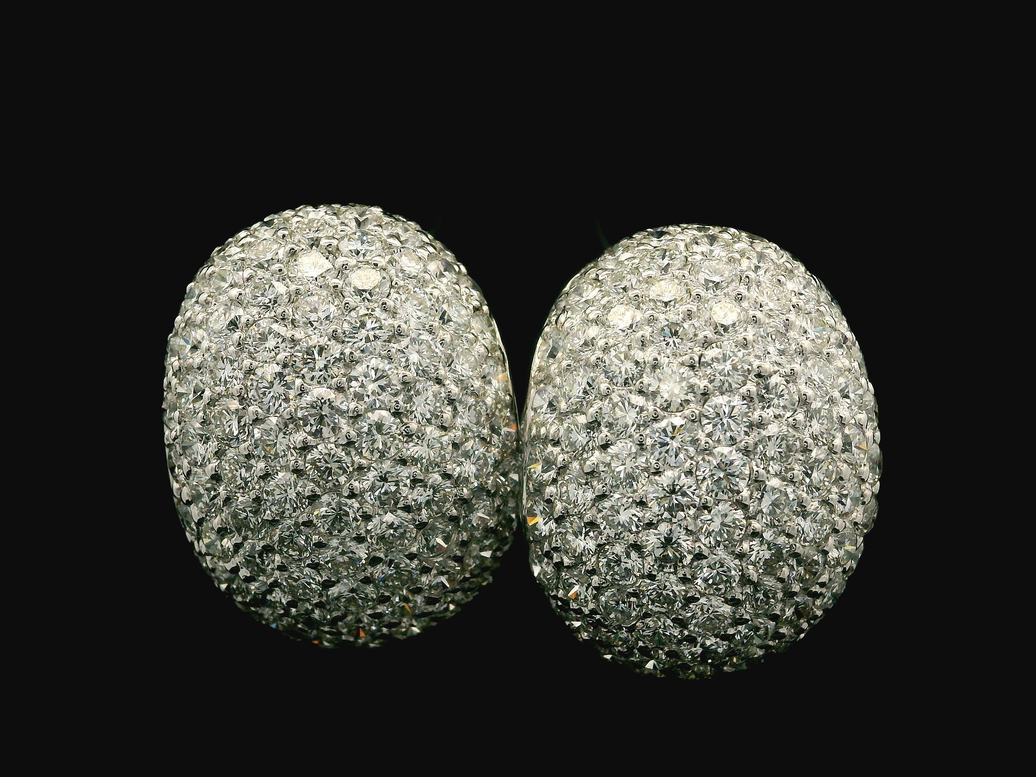 Boucles d'oreilles Omega en or blanc 18k 9.02ctw Pave Set Fiery Diamond Covered Domed Cuff en vente 4