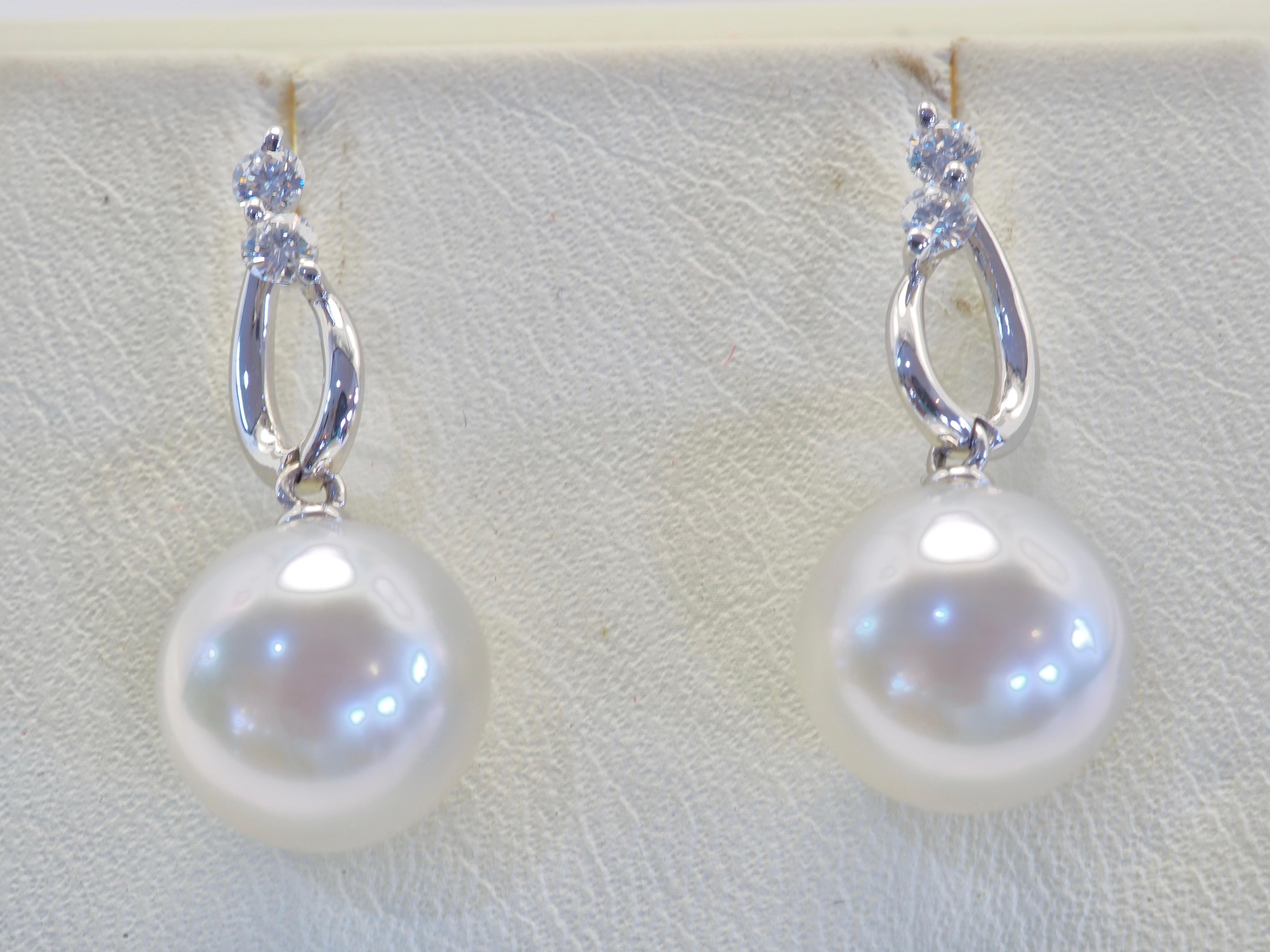 This wonderful pearl earring piece is magnificent with delicate design. The piece is adorned with 2 gorgeous South Sea pearls of diameter 9.1 mm. They are perfectly round and almost flawless which is rare and is an extremely difficult pearl to find
