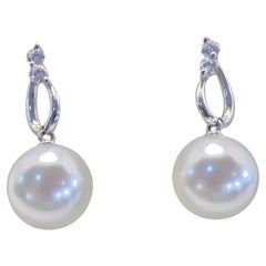 18K White Gold 9.1mm White South Sea Pearl & 0.16ct Diamond Dangle Earring