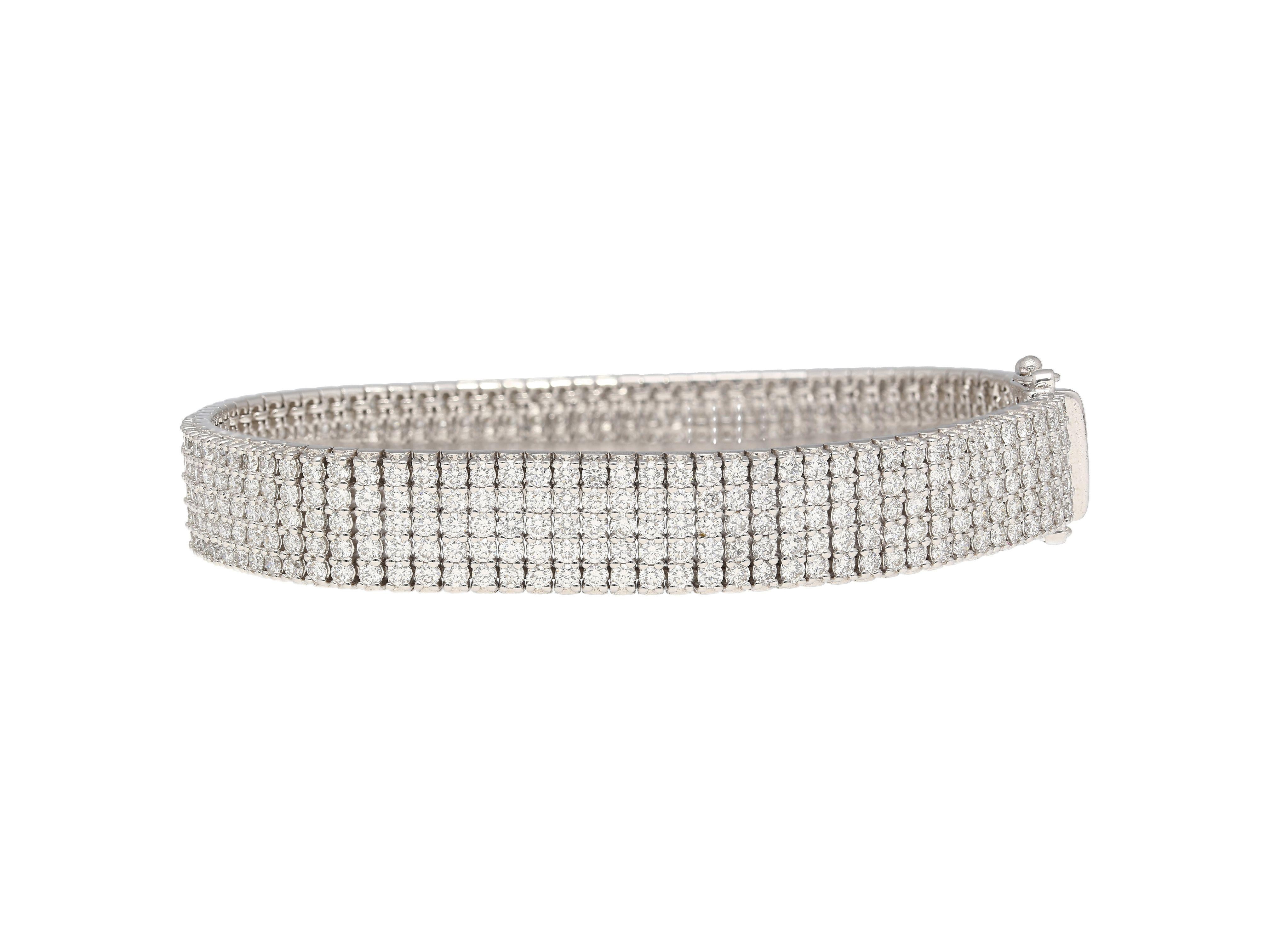 18k White Gold 9.32 Carat Natural Diamond 5-Row Tennis Bracelet In New Condition For Sale In Miami, FL