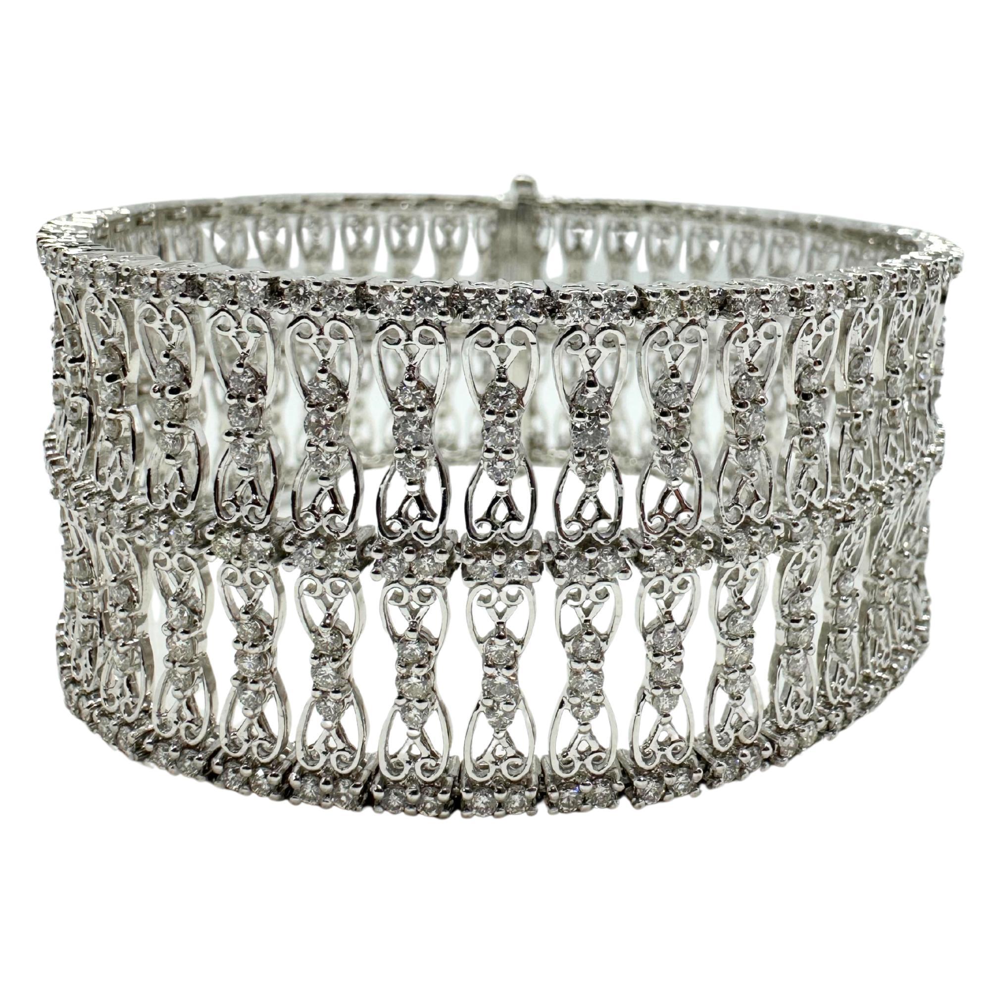 18K White Gold Diamond Bracelet - 7 inches
Condition: In good condition with some minor surface wear consistent with age.
Length: 7 inches
Width: 1.10 inches wide
Markings: 