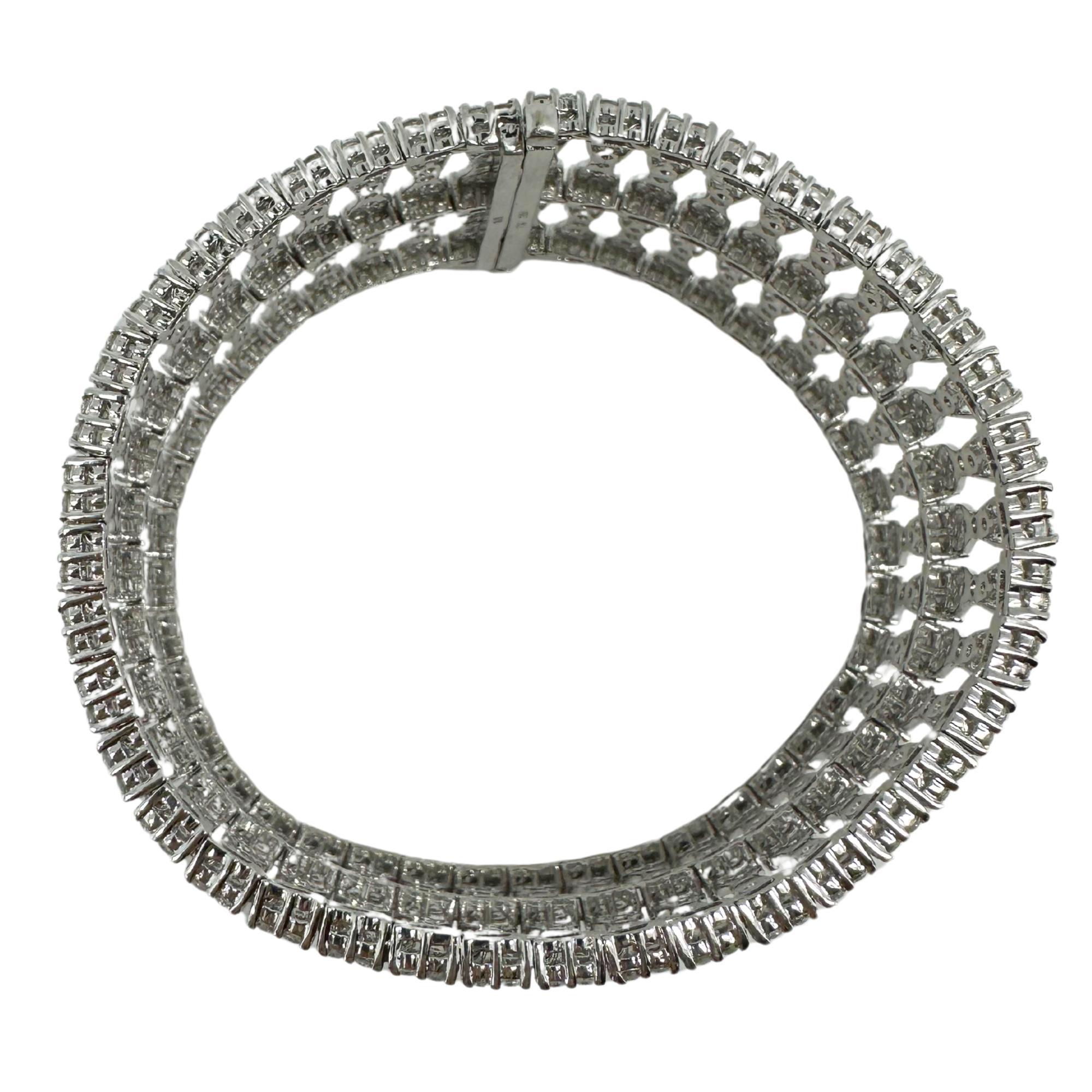 Round Cut 18K White Gold 9.48 Carat Diamond Bracelet - 7 inches For Sale