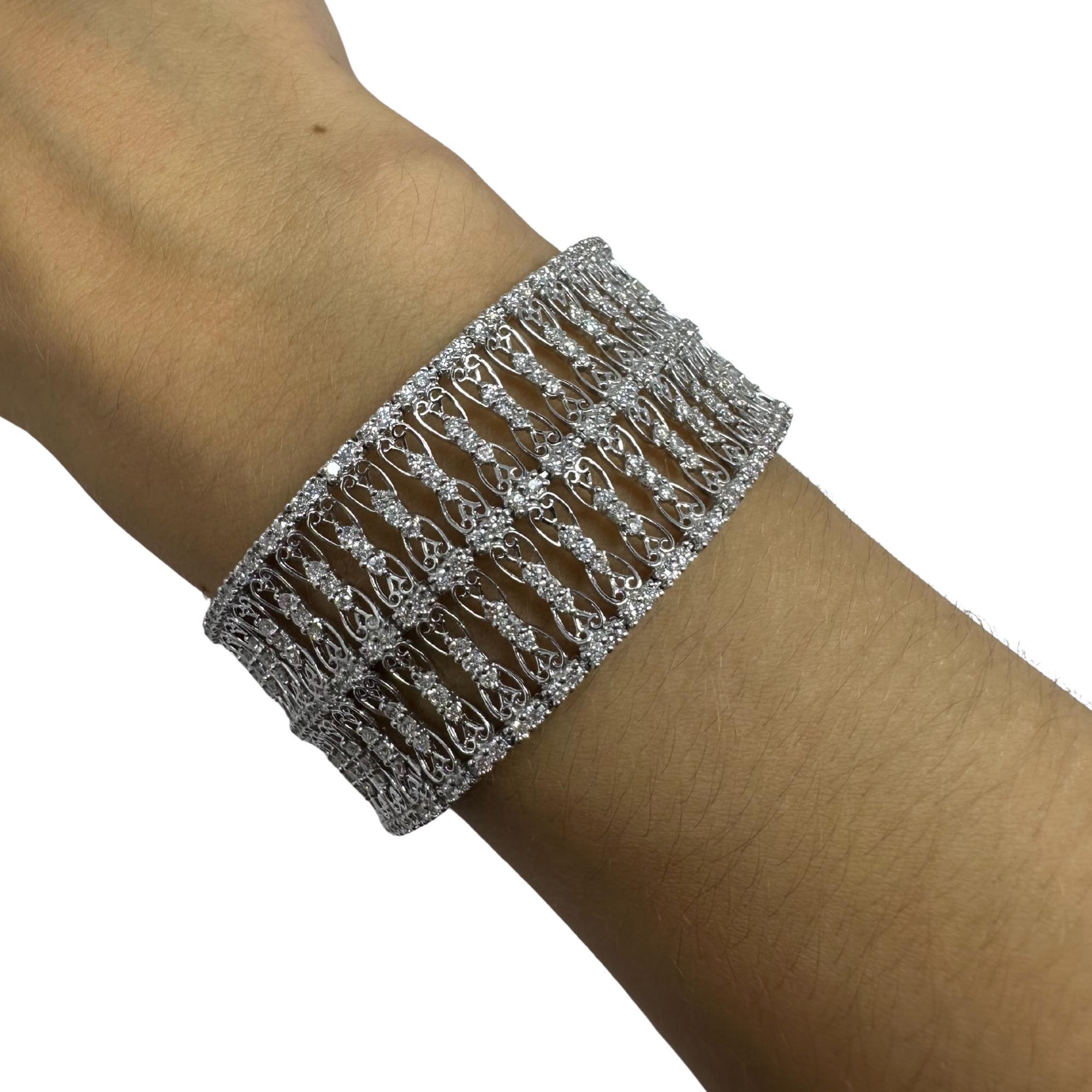 18K White Gold 9.48 Carat Diamond Bracelet - 7 inches For Sale 2