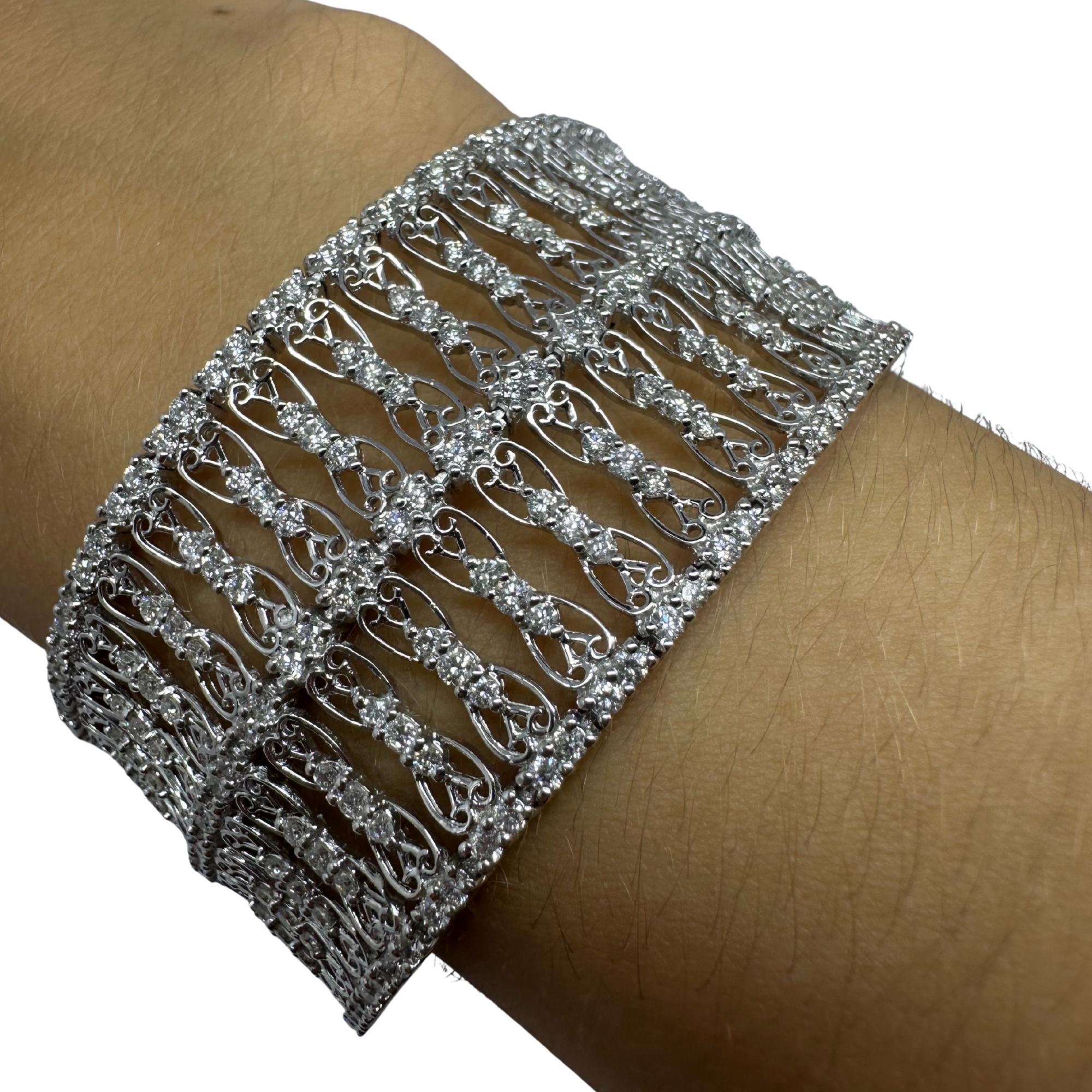 18K White Gold 9.48 Carat Diamond Bracelet - 7 inches For Sale 3