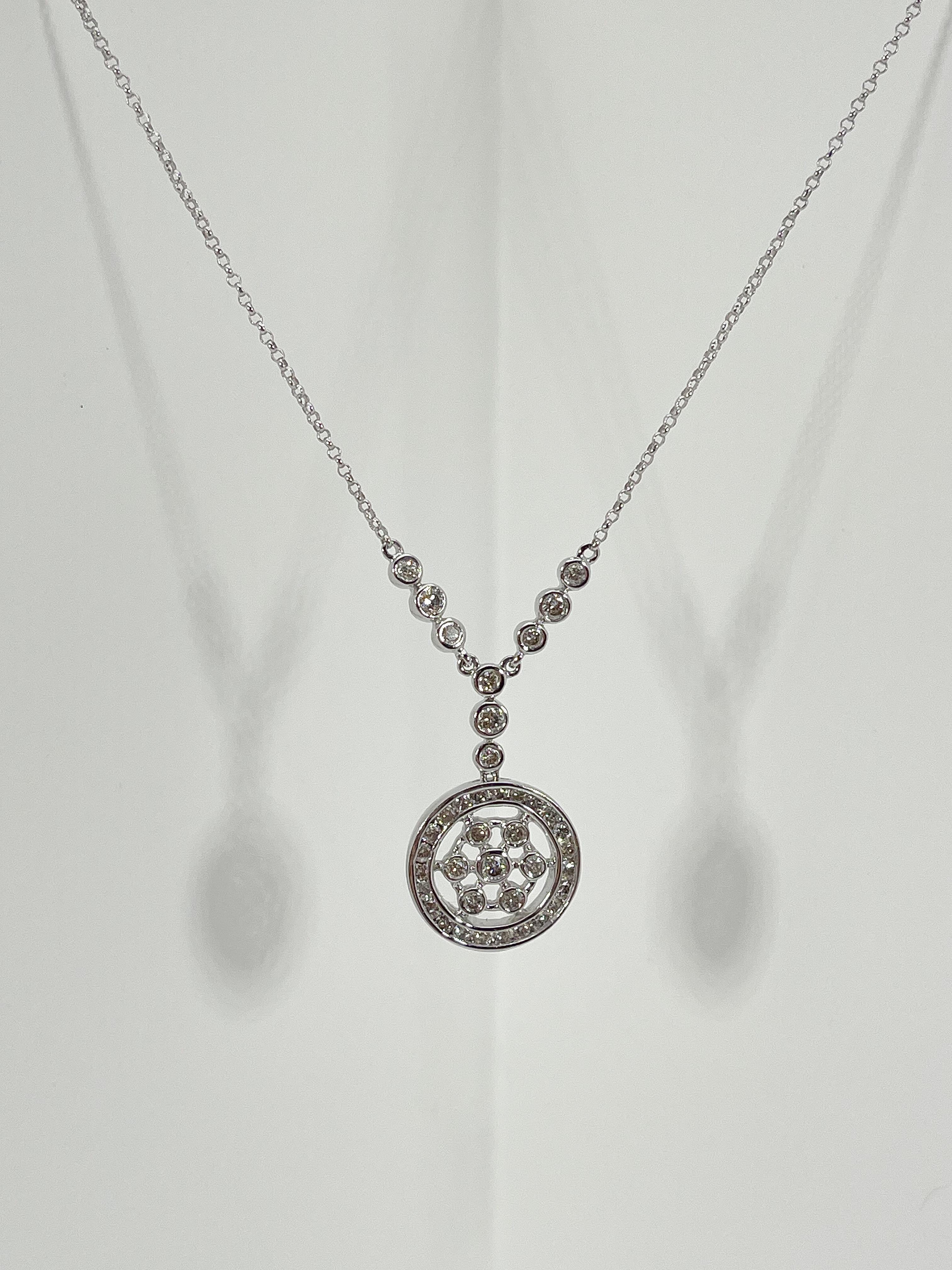 Collana con cerchio di diamanti a 