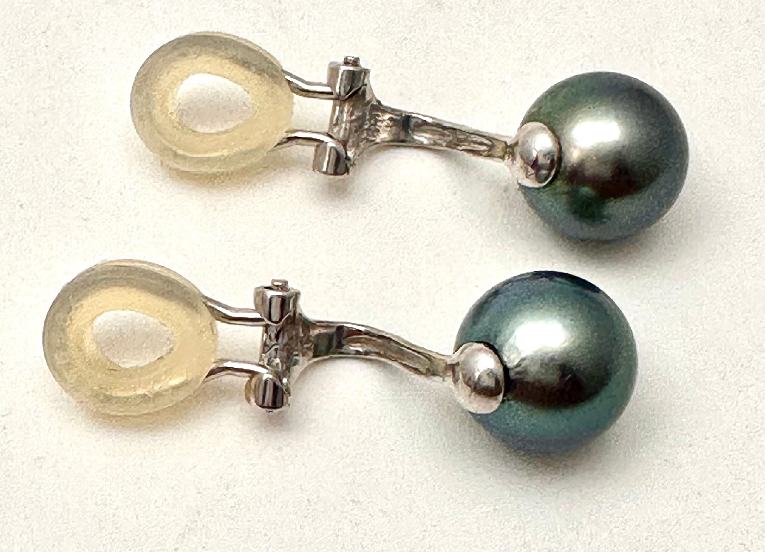18k White Gold 9.5mm Round Gray Tahitian Pearl Clip On Earrings For Sale 1