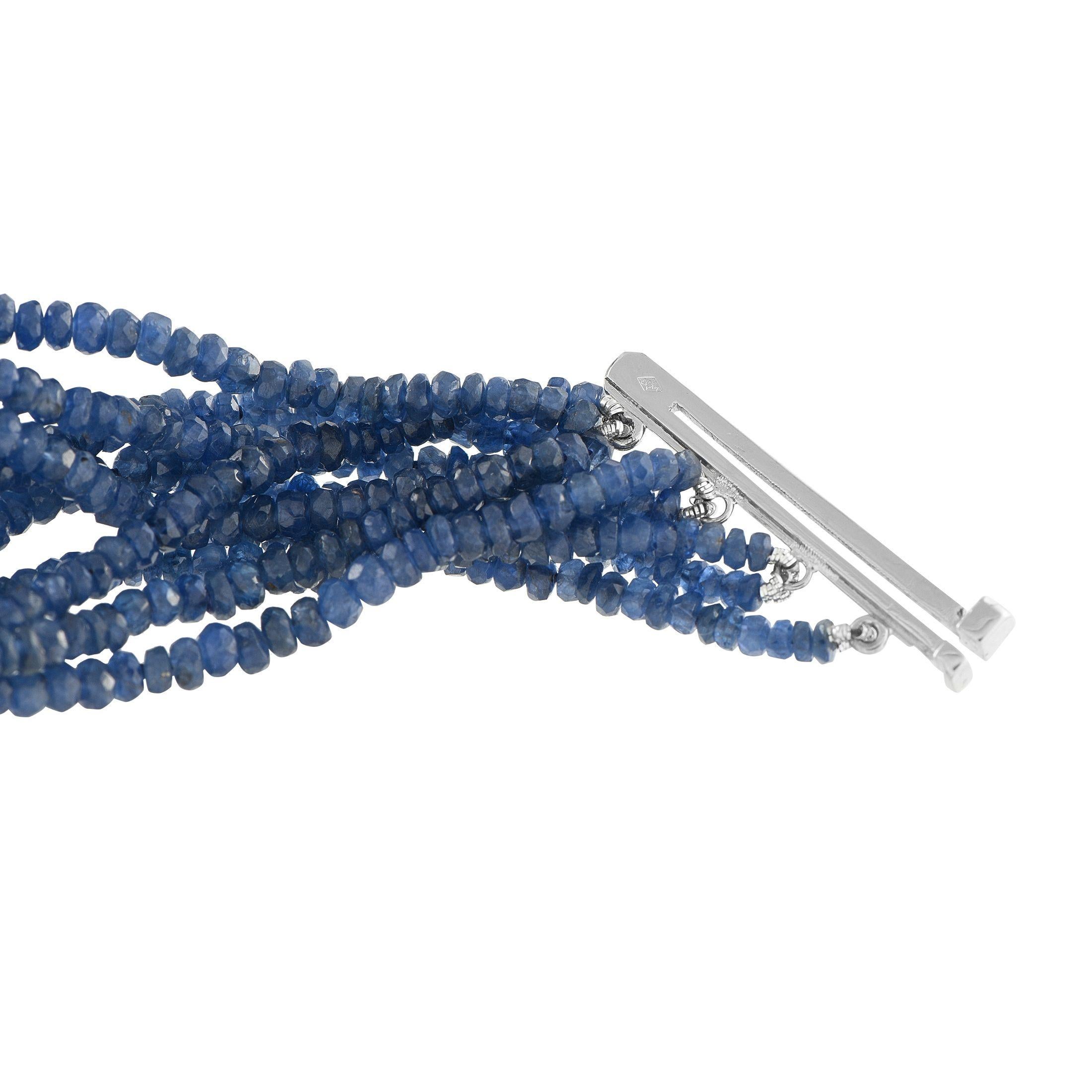 Taglio rotondo Collana multifilo in oro bianco 18K con diamanti da 9,75 carati e zaffiri da 400,0 carati in vendita