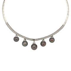 18 Karat Gold 9.80 Carat Round Diamond 11 Carat Pearl Round Diamond Necklace