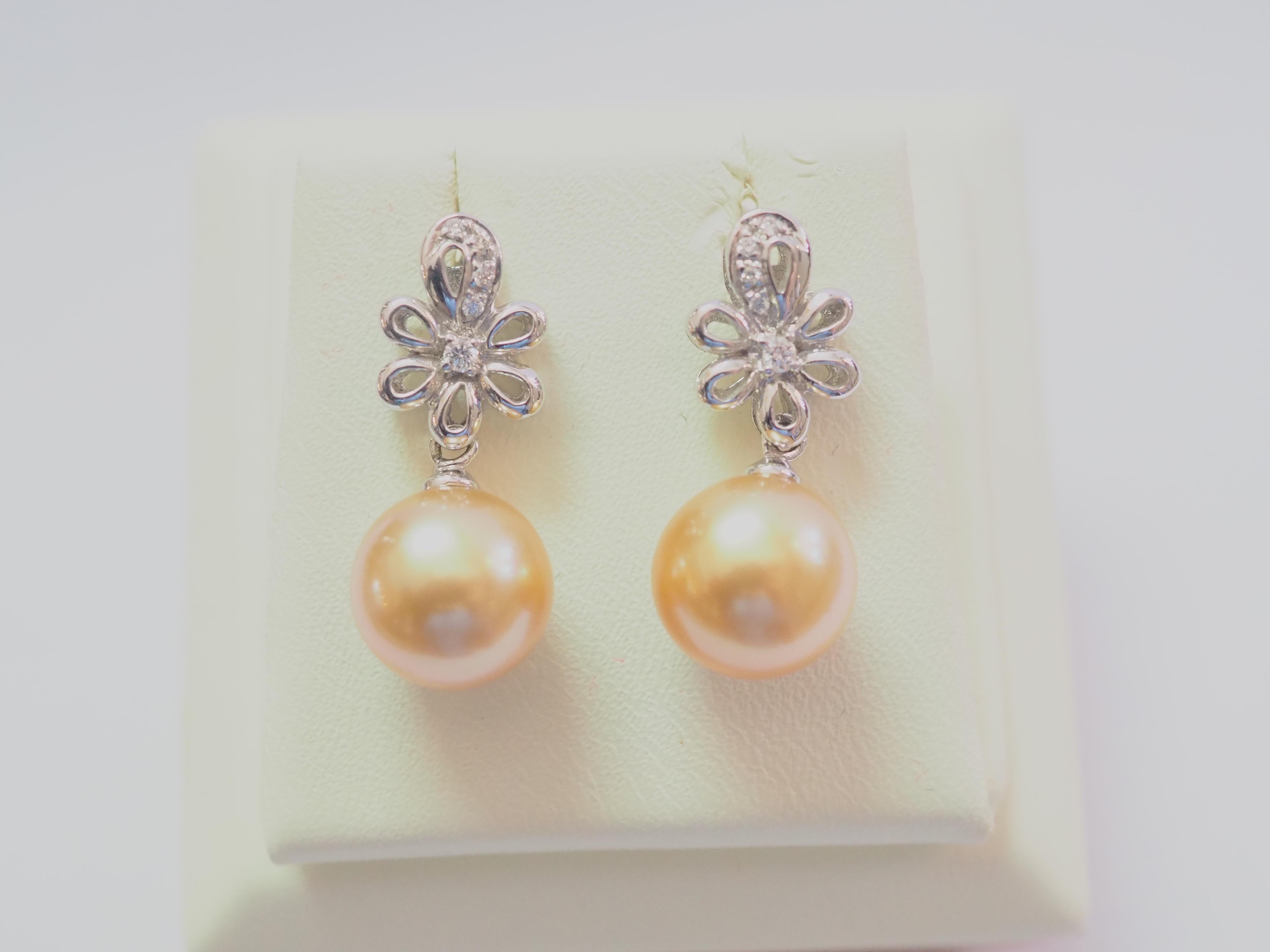 This wonderful pearl earring piece is magnificent with delicate flower design. The piece is adorned with 2 gorgeous South Sea golden pearls of diameter 9 mm. They are perfectly round and almost flawless which is rare and is an extremely difficult
