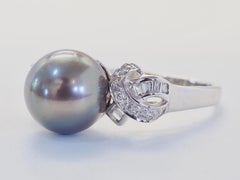 Anello con perla di Tahiti da 9 mm e diamante da 0,14 carati in oro bianco 18 carati