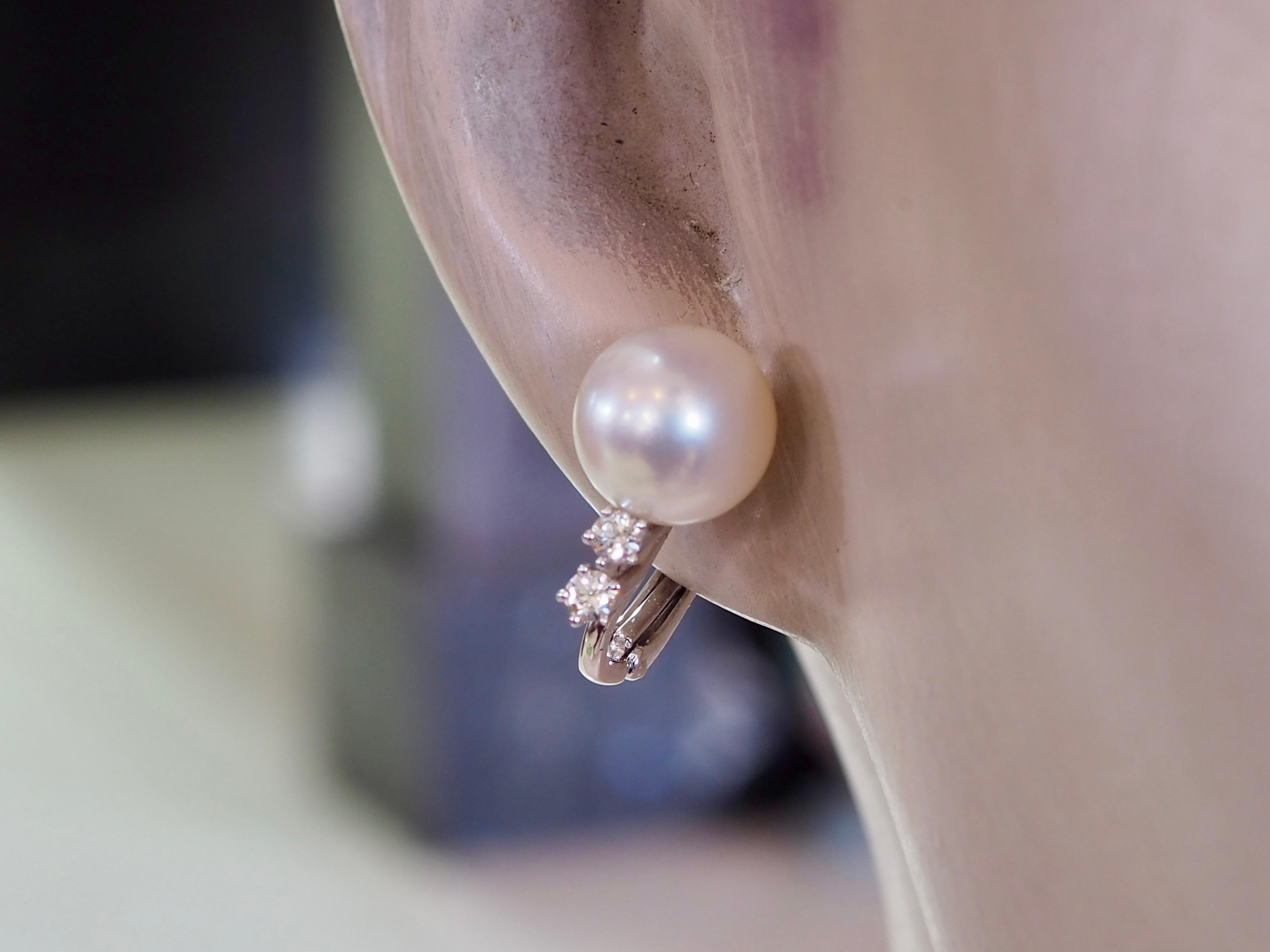 Boucles d'oreilles clips en or blanc 18 carats perle des mers du sud de 9 mm et diamant de 0,18 carats en vente 5