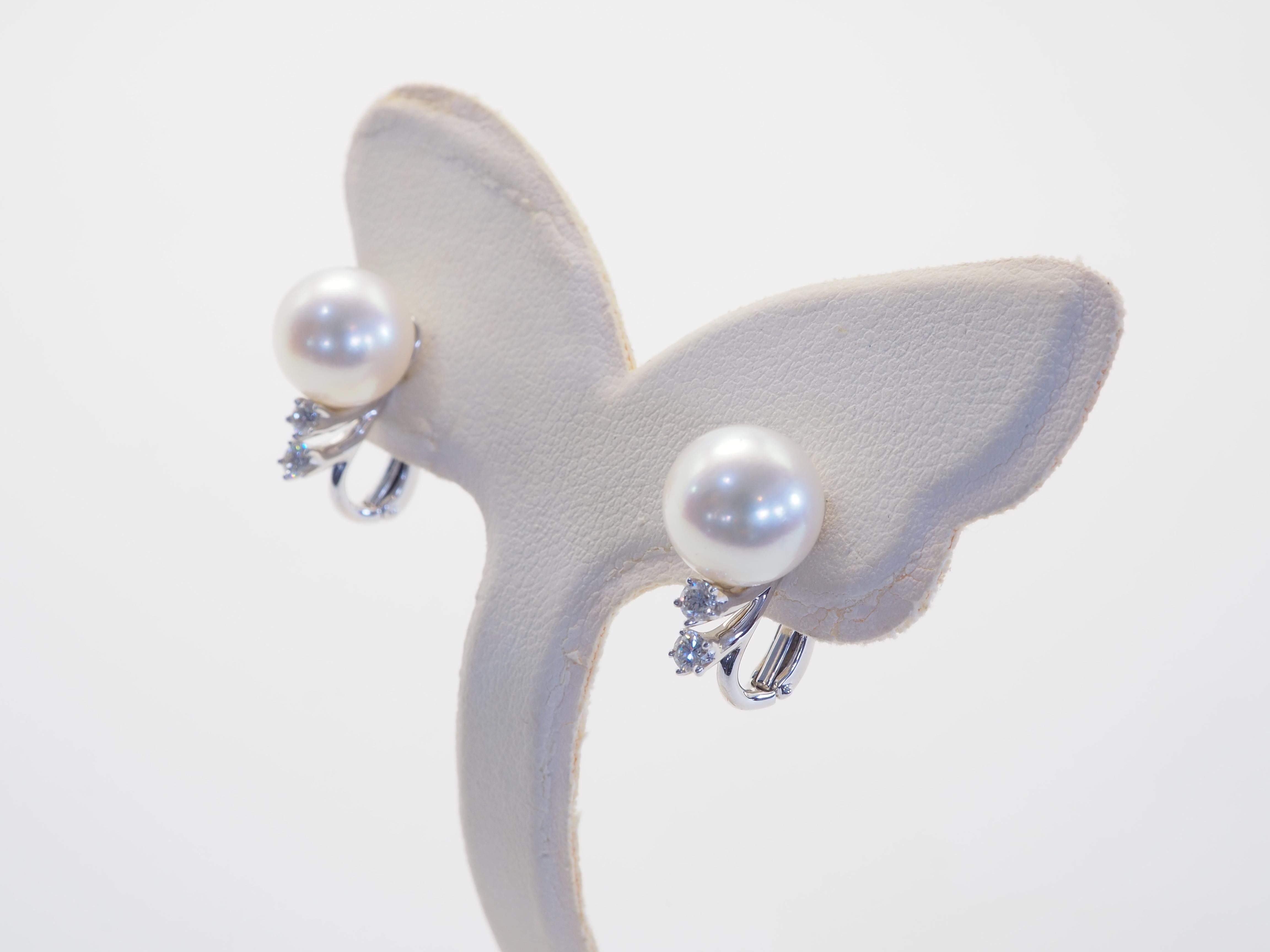Perle Boucles d'oreilles clips en or blanc 18 carats perle des mers du sud de 9 mm et diamant de 0,18 carats en vente