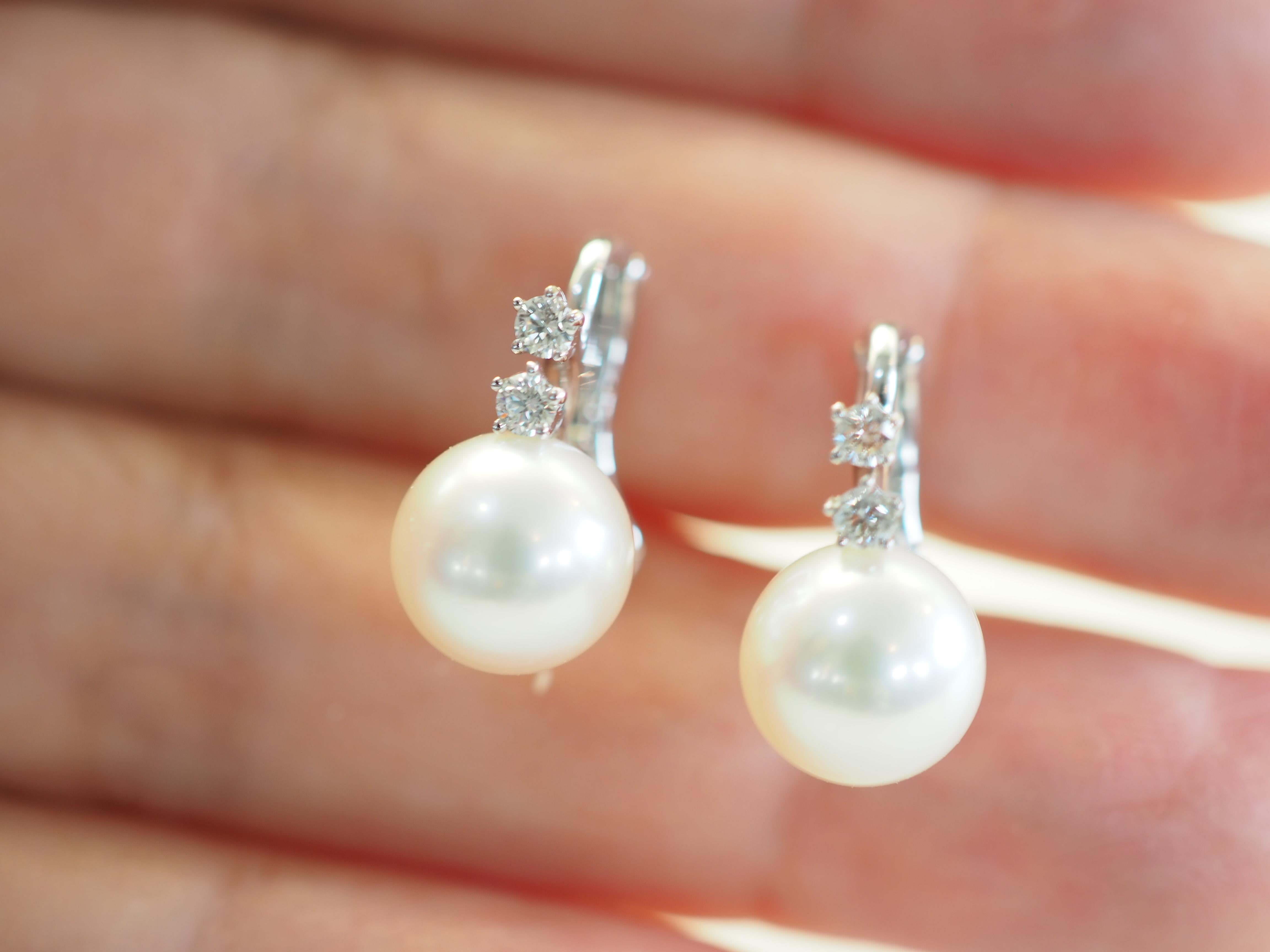 Boucles d'oreilles clips en or blanc 18 carats perle des mers du sud de 9 mm et diamant de 0,18 carats Unisexe en vente