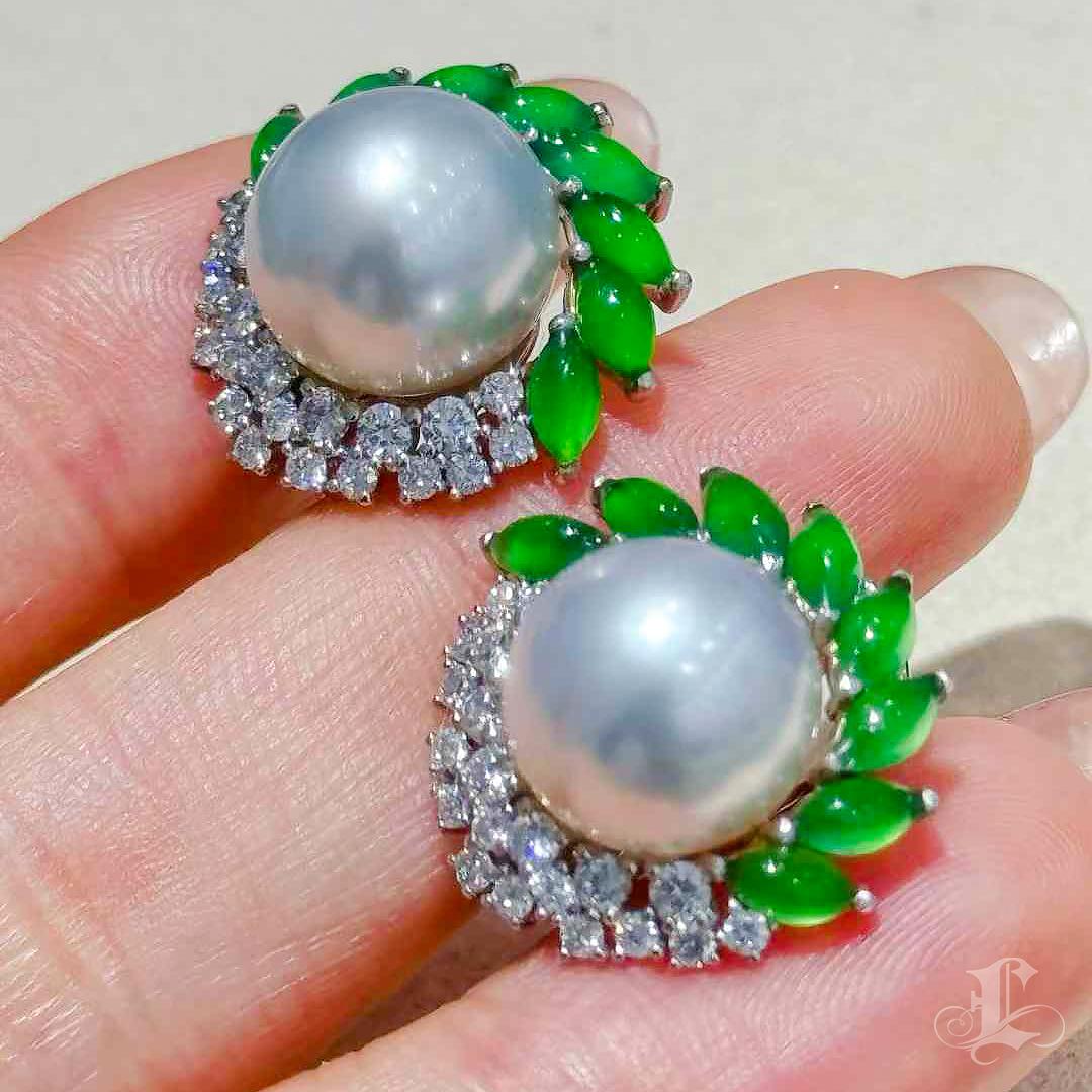 【Jādora】Imperial Leaf Halo Jadeite & South Sea Pearl Earrings In New Condition In New York, NY
