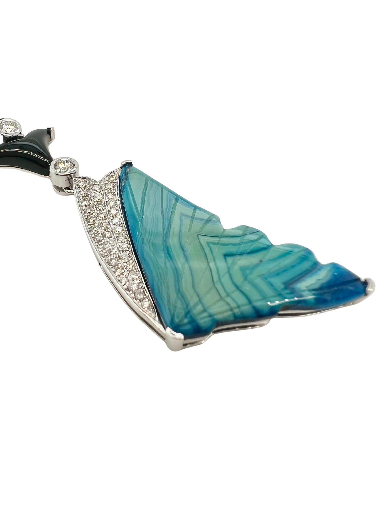 Orecchini ad ala di farfalla in oro bianco 18k, agata, onice, zaffiro e diamante

Dettagli:
18 kt., 2 agate blu intagliate e tinte ad ala di farfalla, onice nera a forma di fantasia, 2 agate a forma di pera.
zaffiri cabochon, 4 diamanti rotondi