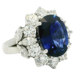 Bague en or blanc 18k AGL 9.57ctw Oval Royal Blue Sapphire w/ Large Diamonds