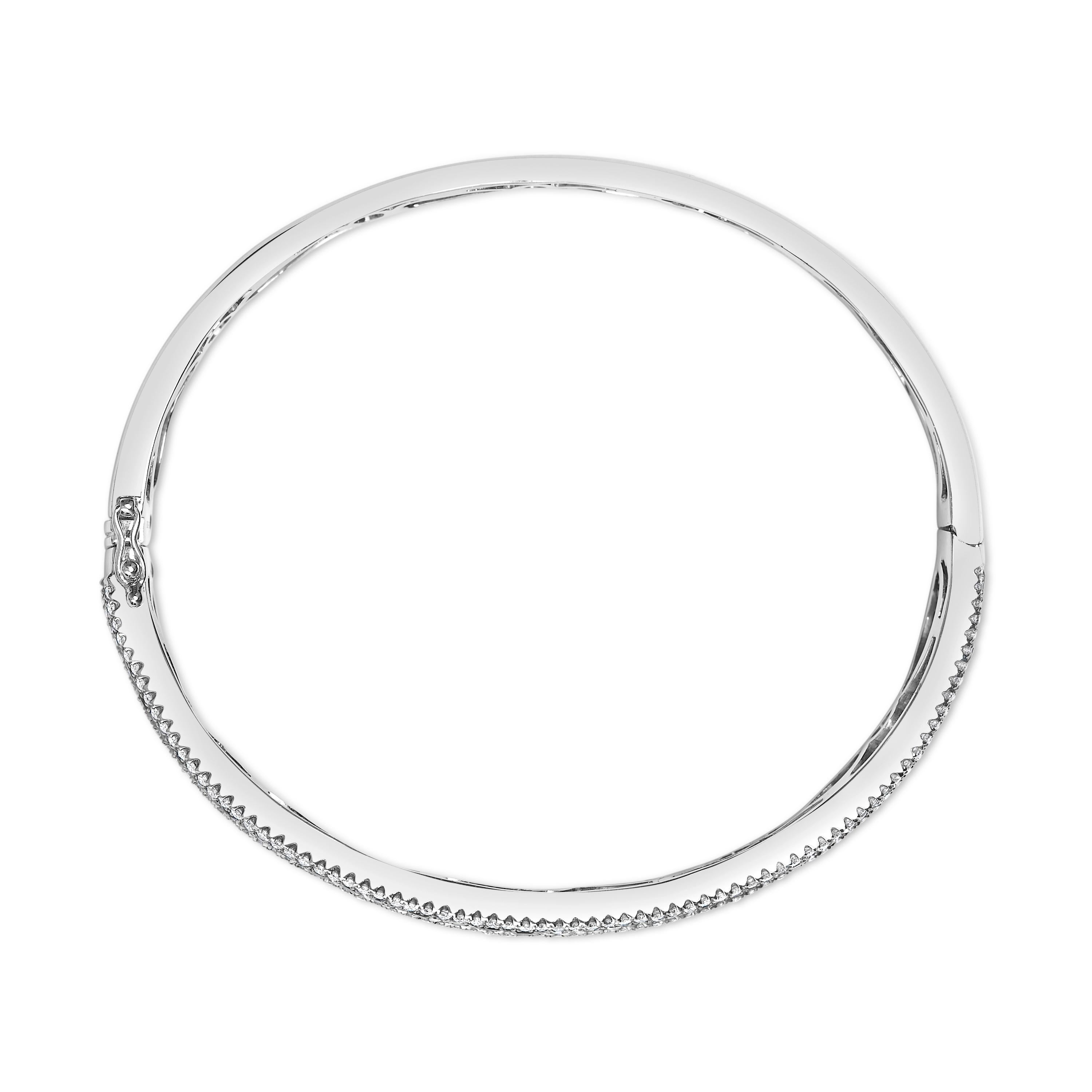 Moderno Bracciale a più file in oro bianco 18 carati con diamanti alternati e zaffiri da 8,0 carati in vendita
