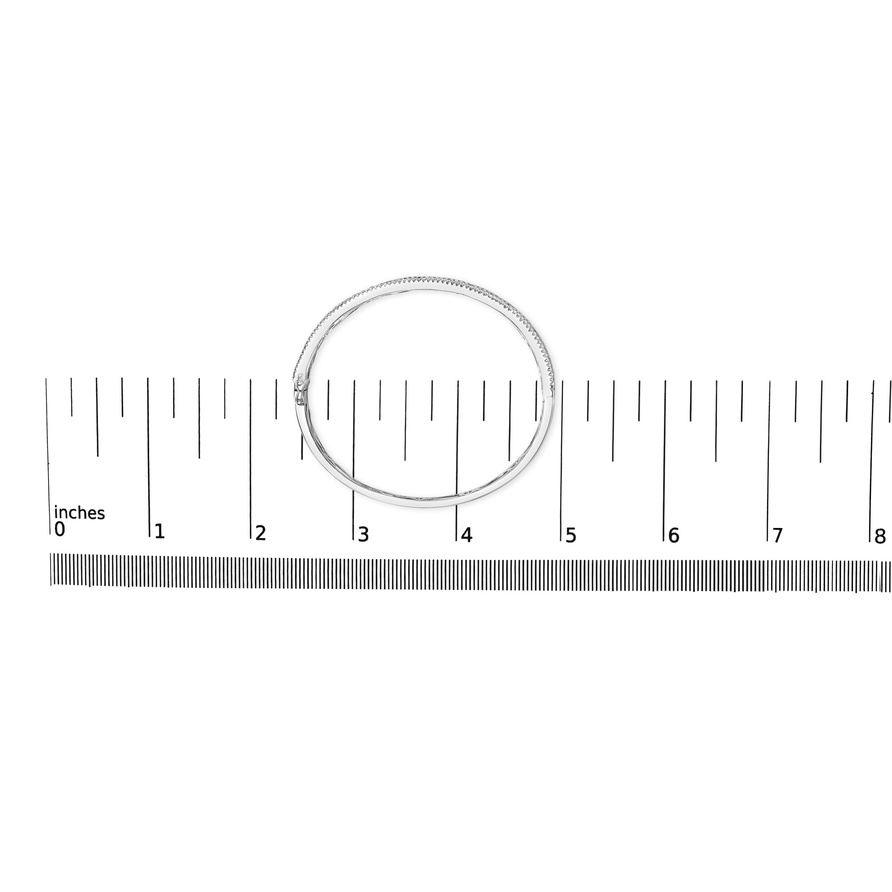 Taglio rotondo Bracciale a più file in oro bianco 18 carati con diamanti alternati e zaffiri da 8,0 carati in vendita